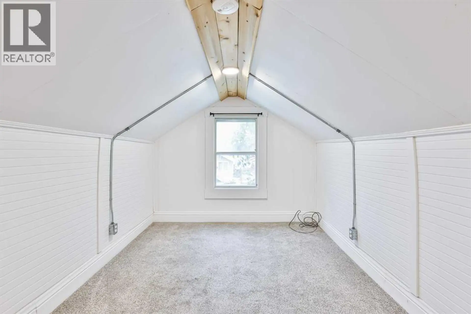 912 8 Street S - Image 10