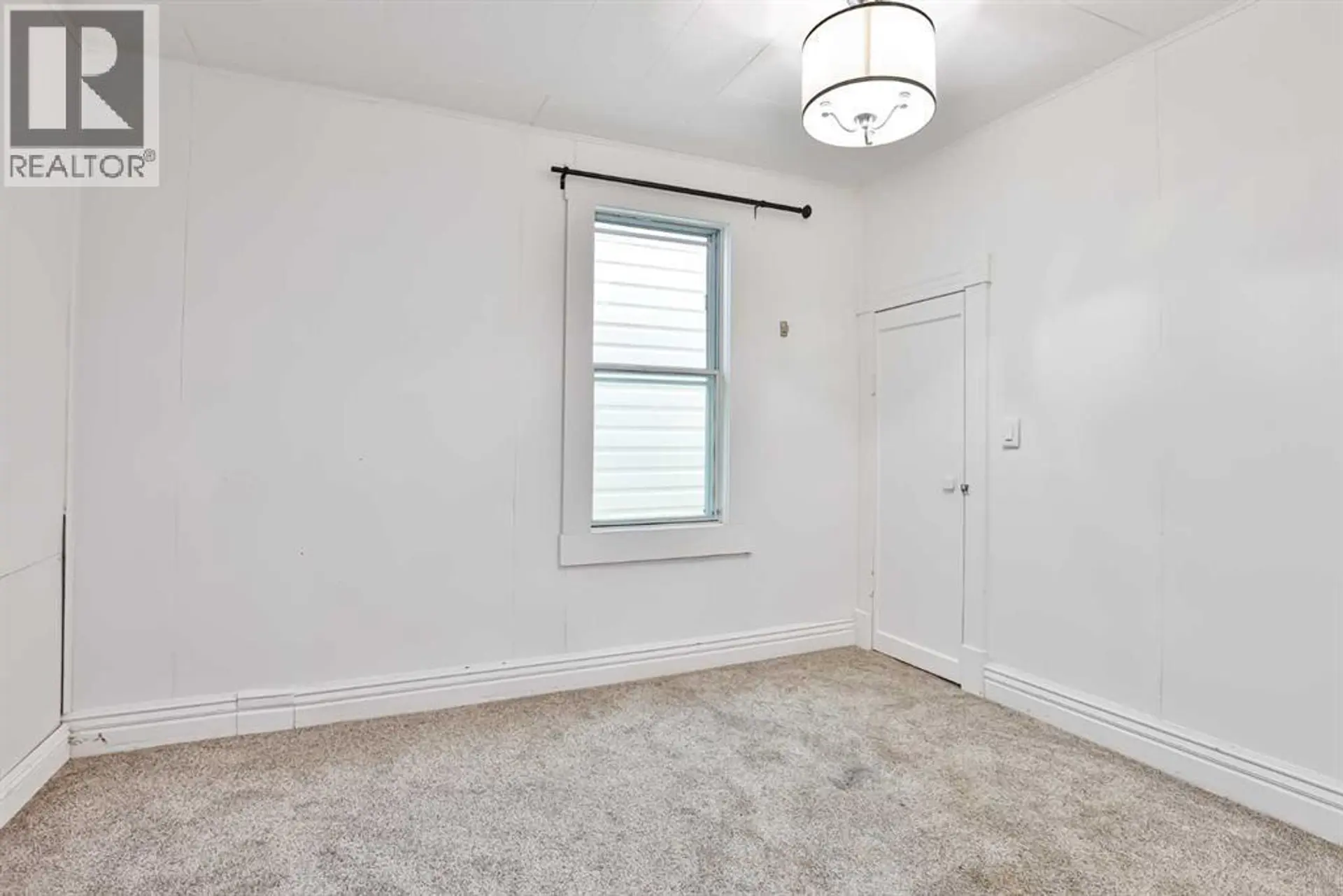 912 8 Street S - Image 7
