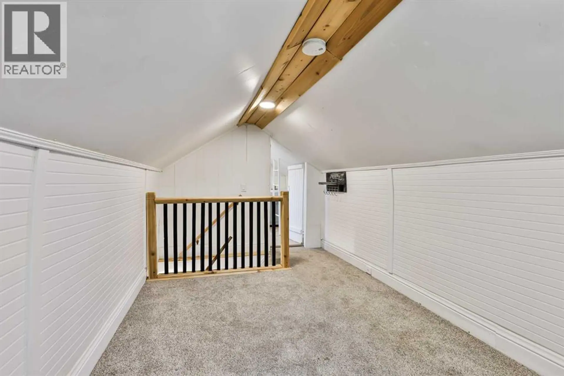 912 8 Street S - Image 11