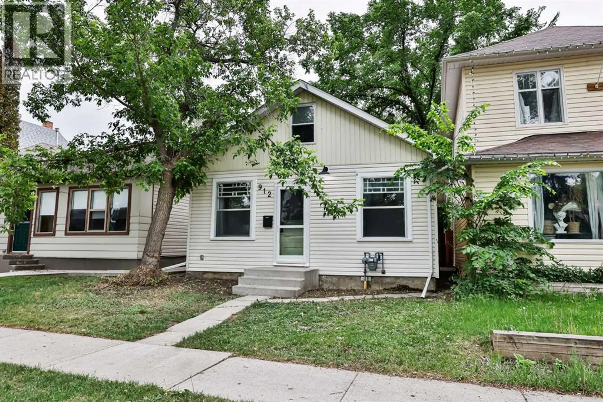 912 8 Street S - Image 16
