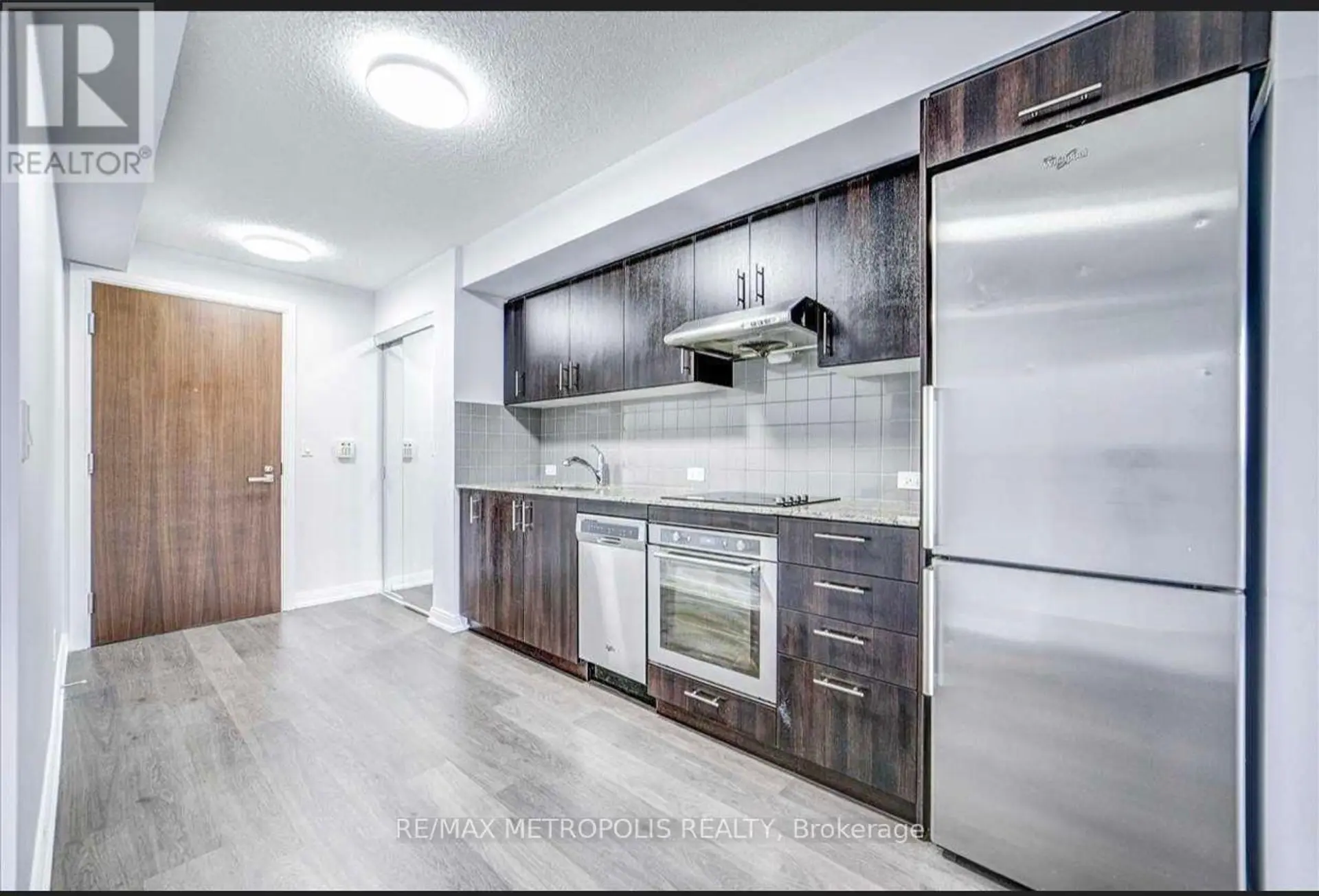 #507 255 VILLAGE GREEN SQUARE - Image 6