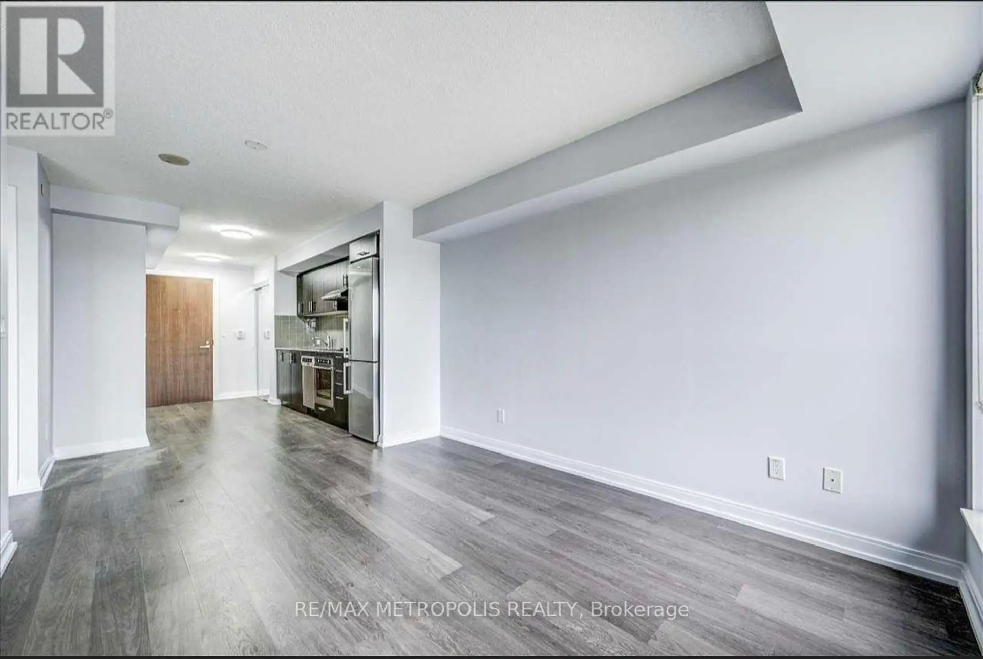 #507 255 VILLAGE GREEN SQUARE - Image 8