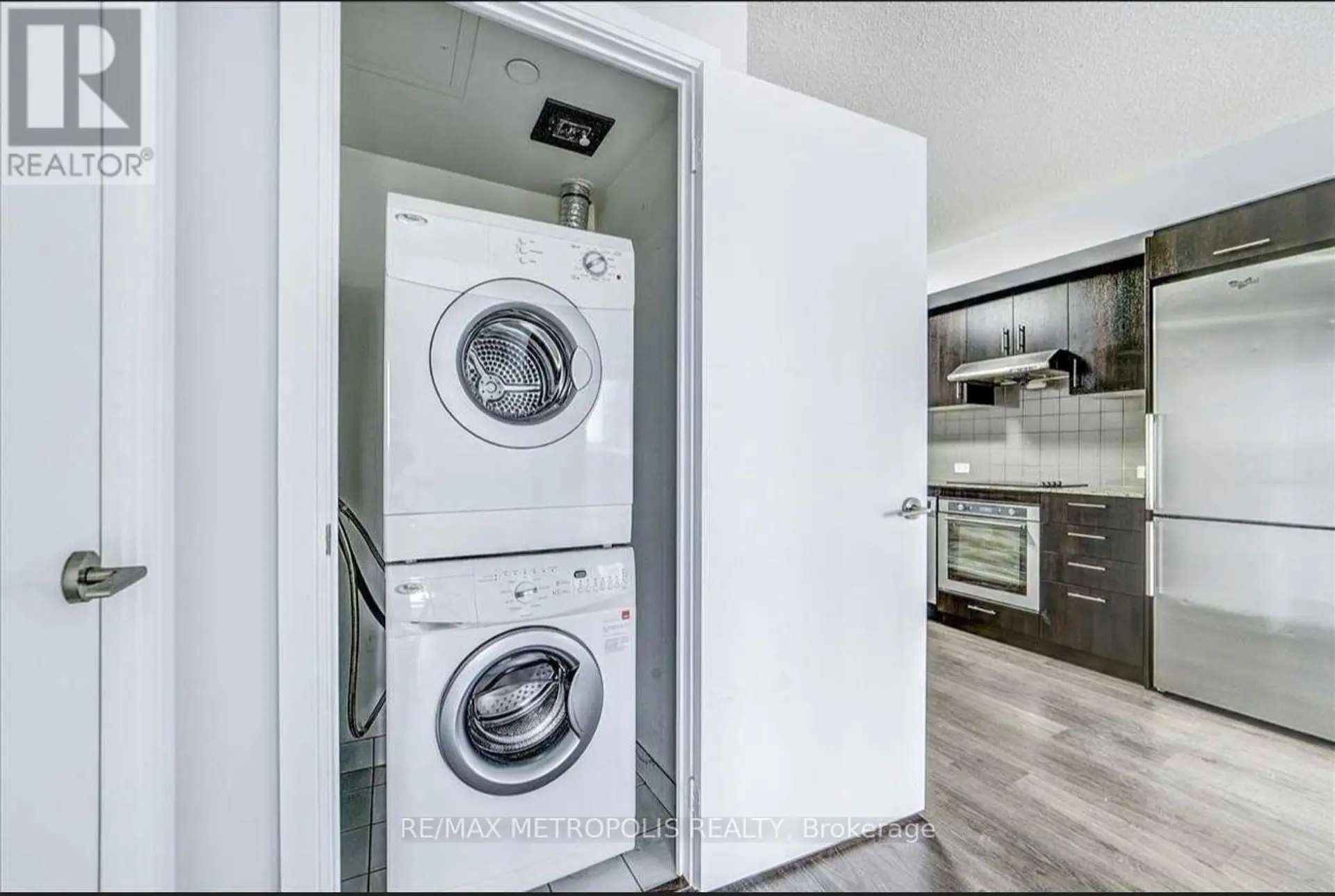 #507 255 VILLAGE GREEN SQUARE - Image 9