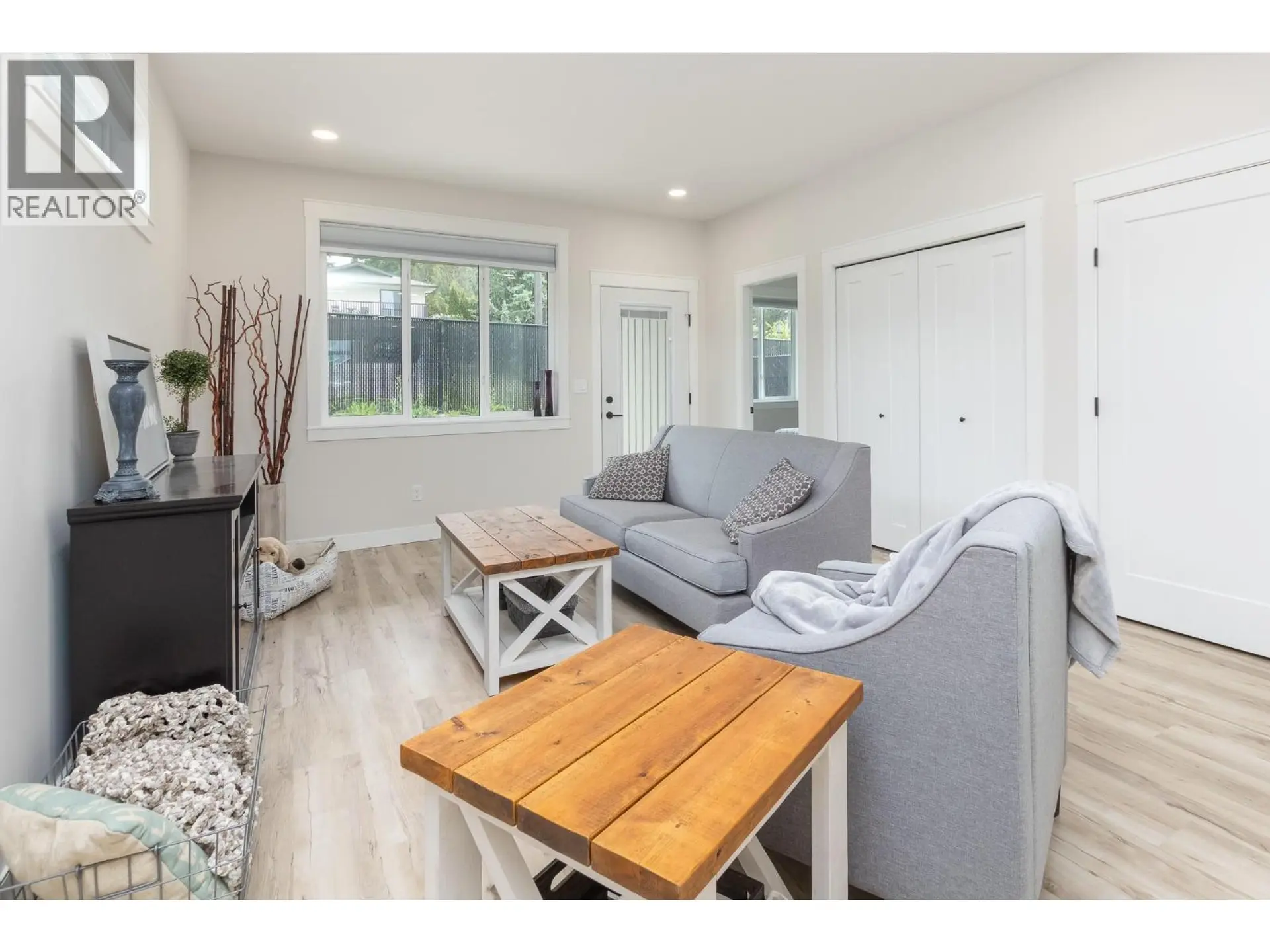 2374 6 Avenue SE - Image 11