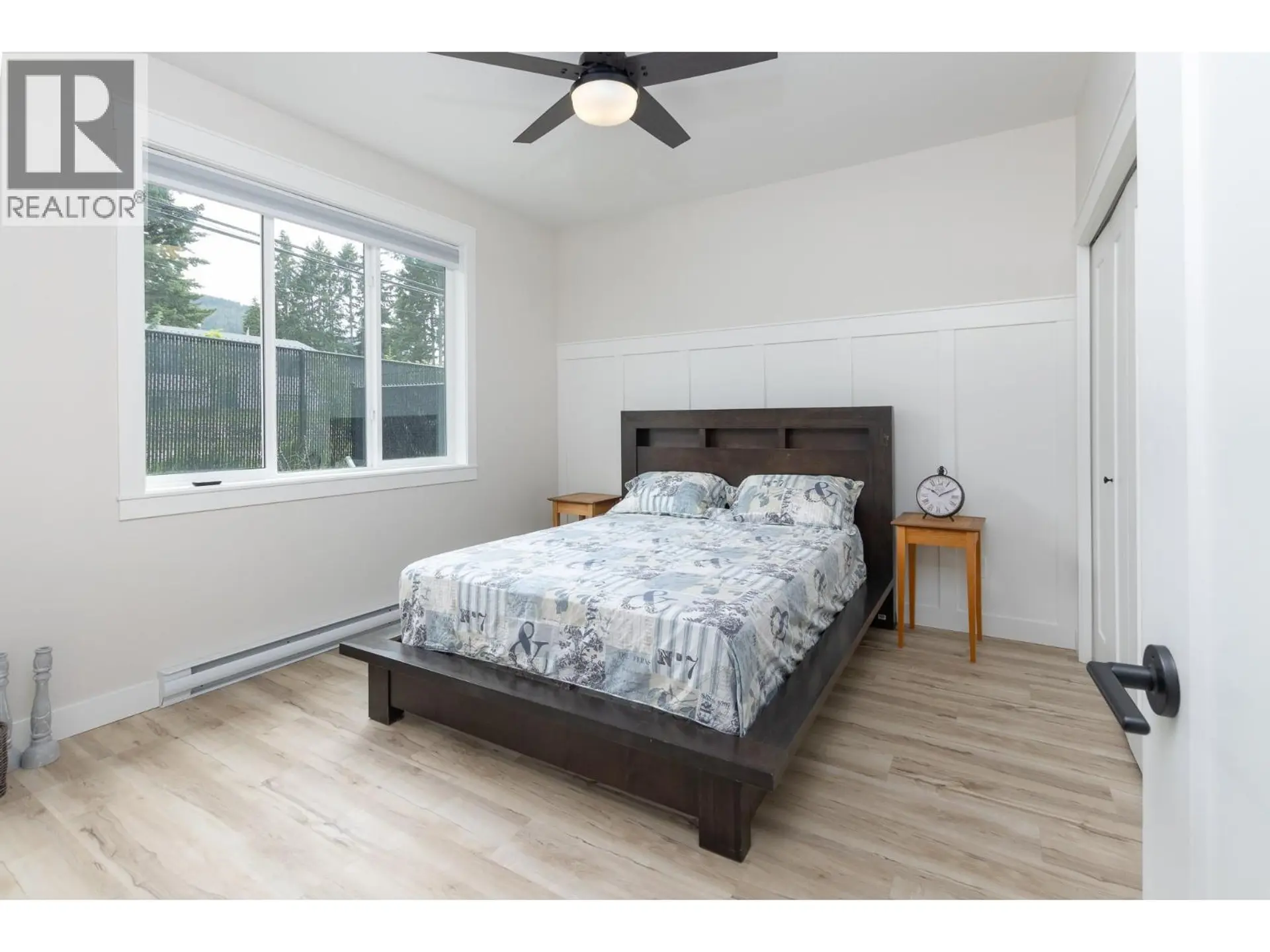 2374 6 Avenue SE - Image 14