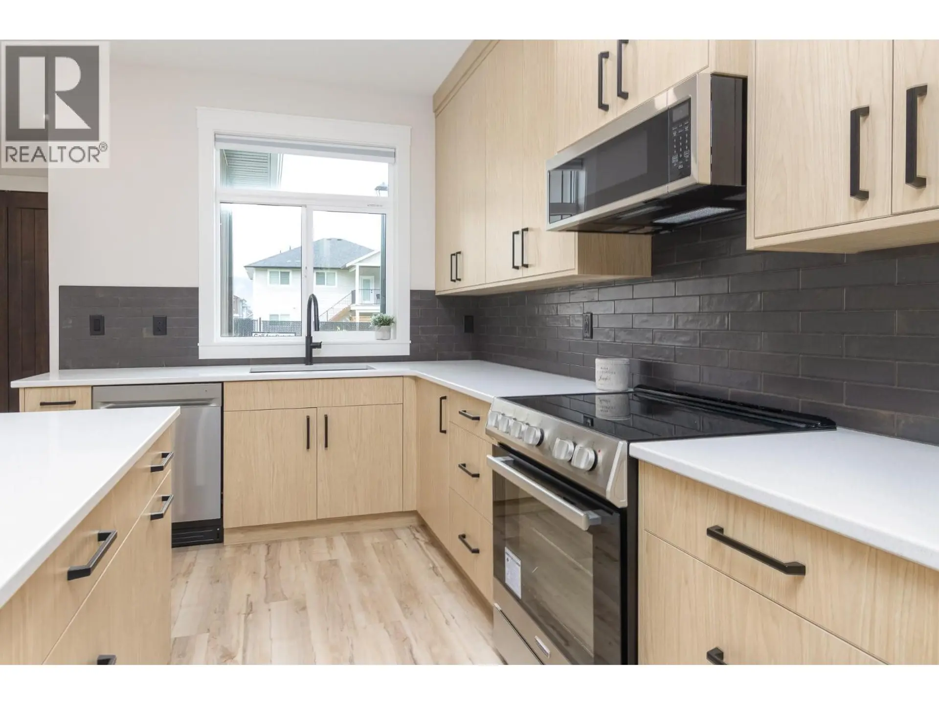 2374 6 Avenue SE - Image 4