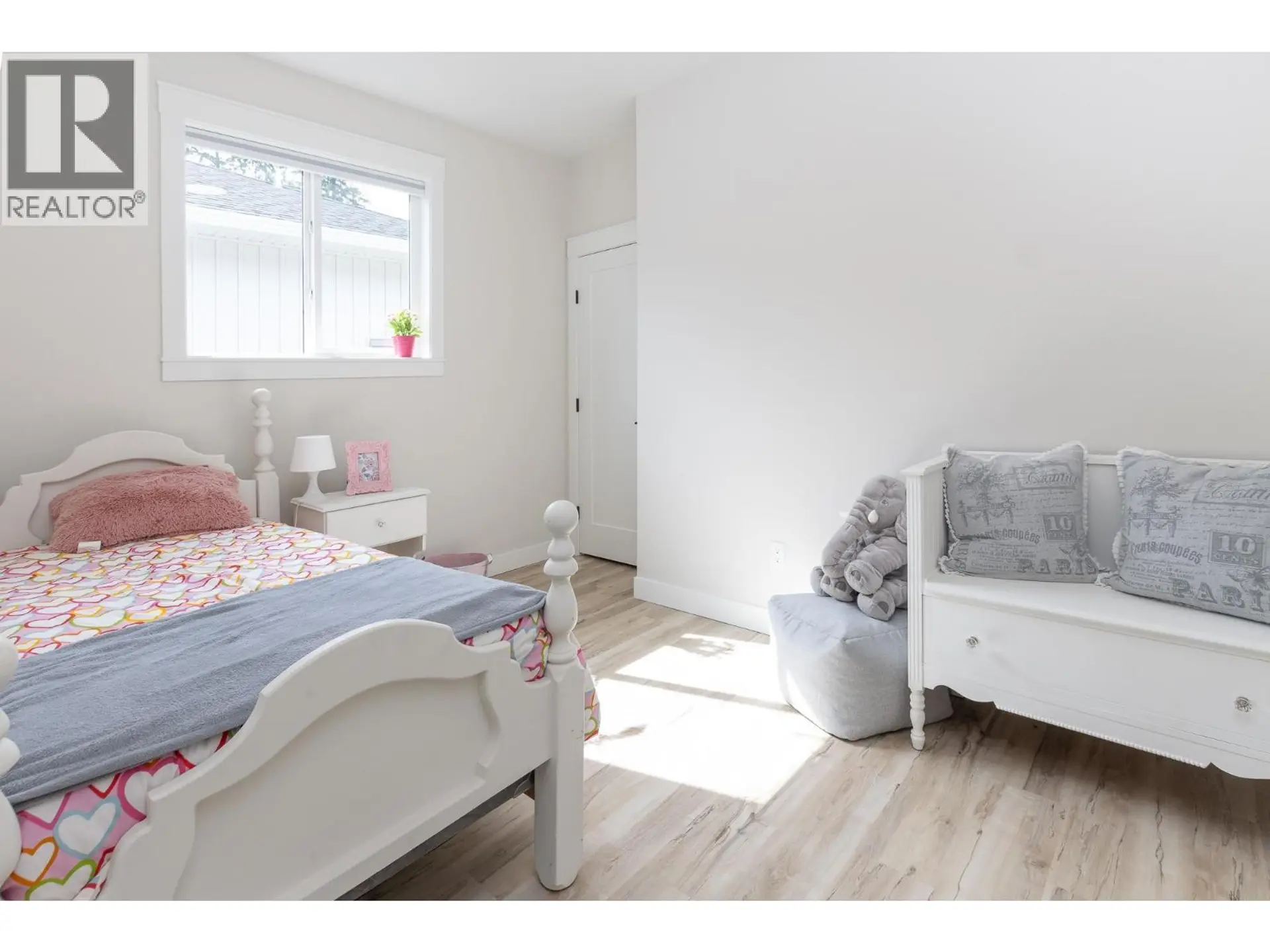 2374 6 Avenue SE - Image 15