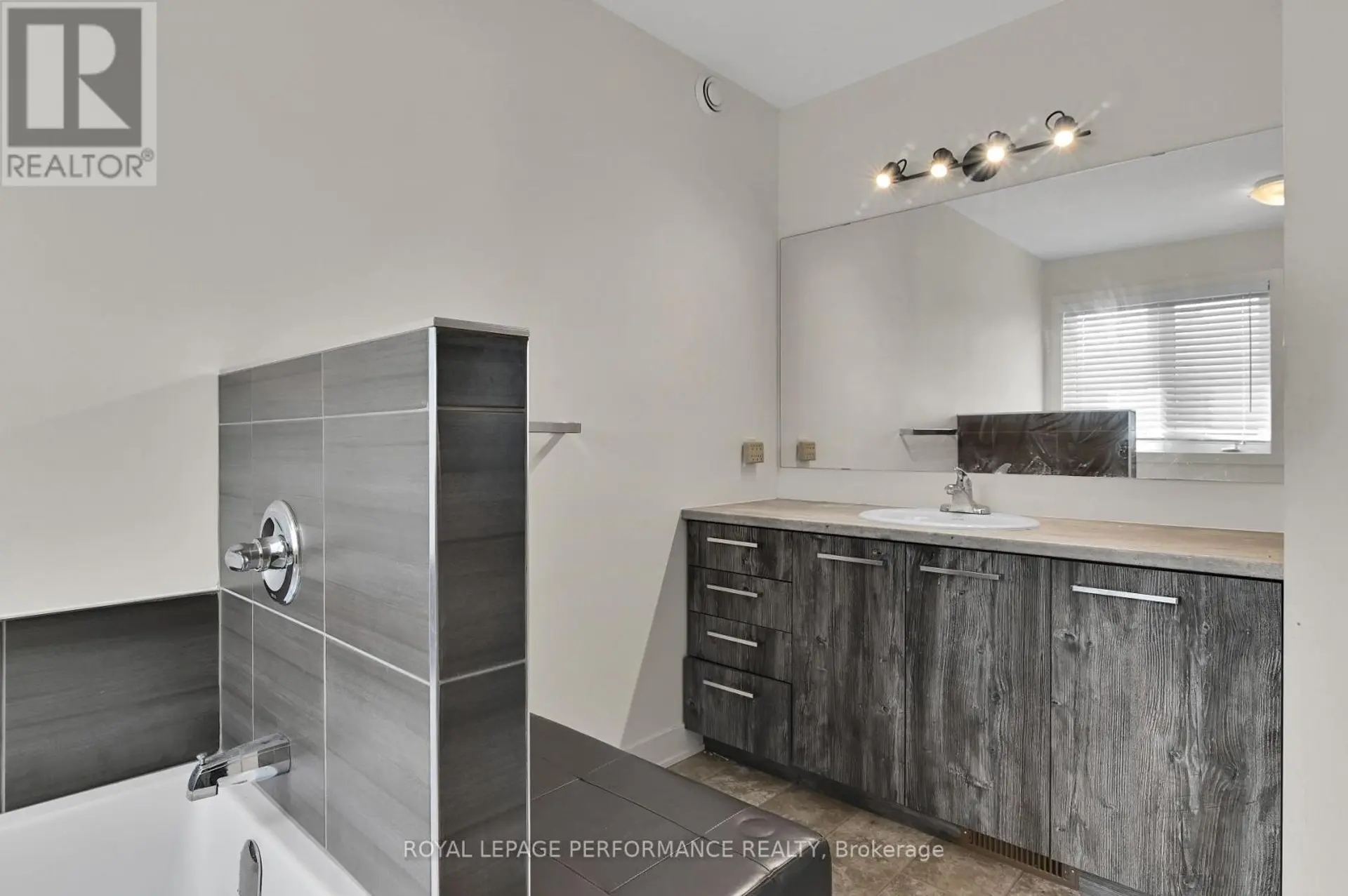 609 ROBERT STREET - Image 11