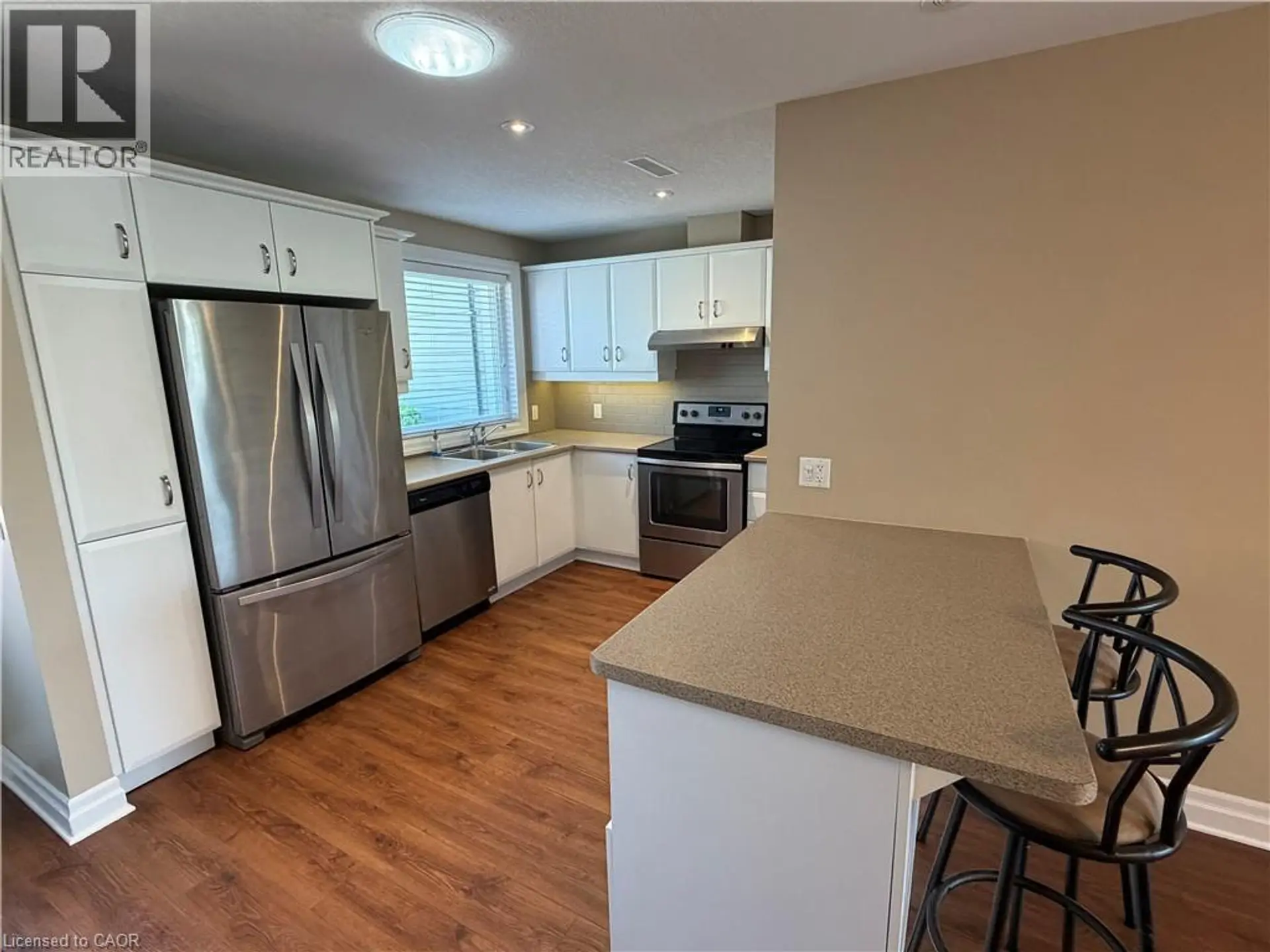 5 JACZENKO Terrace - Image 4