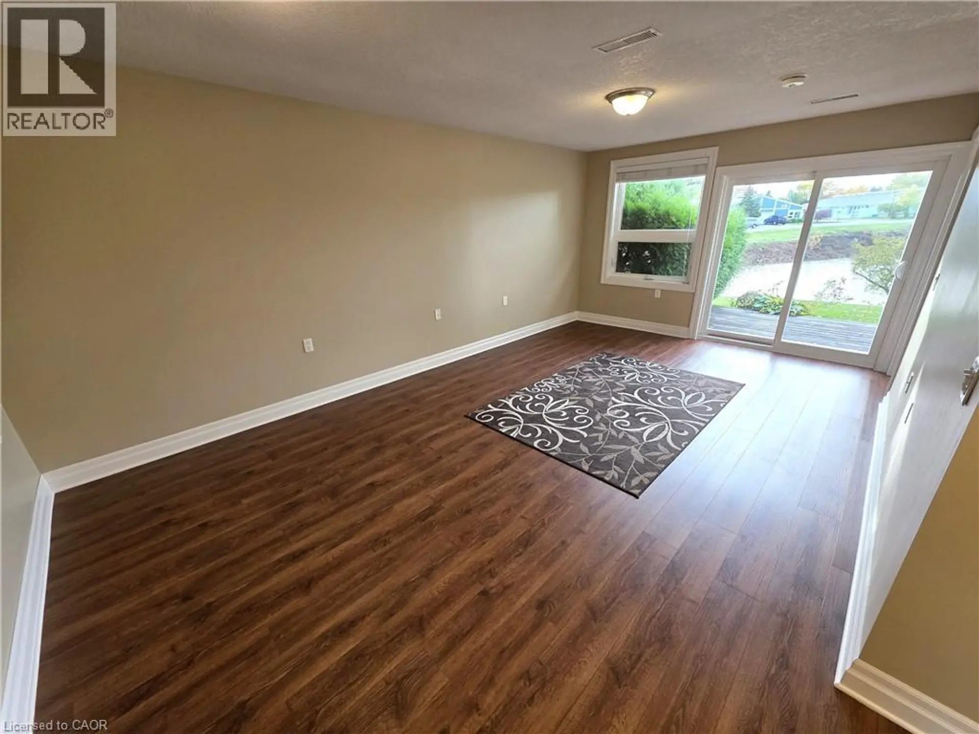 5 JACZENKO Terrace - Image 6