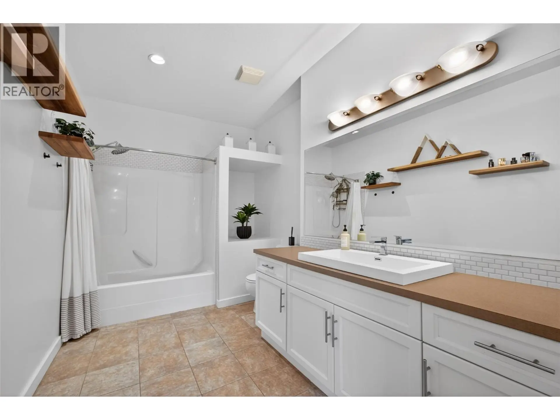 #303 2120 Shannon Ridge Drive - Image 8