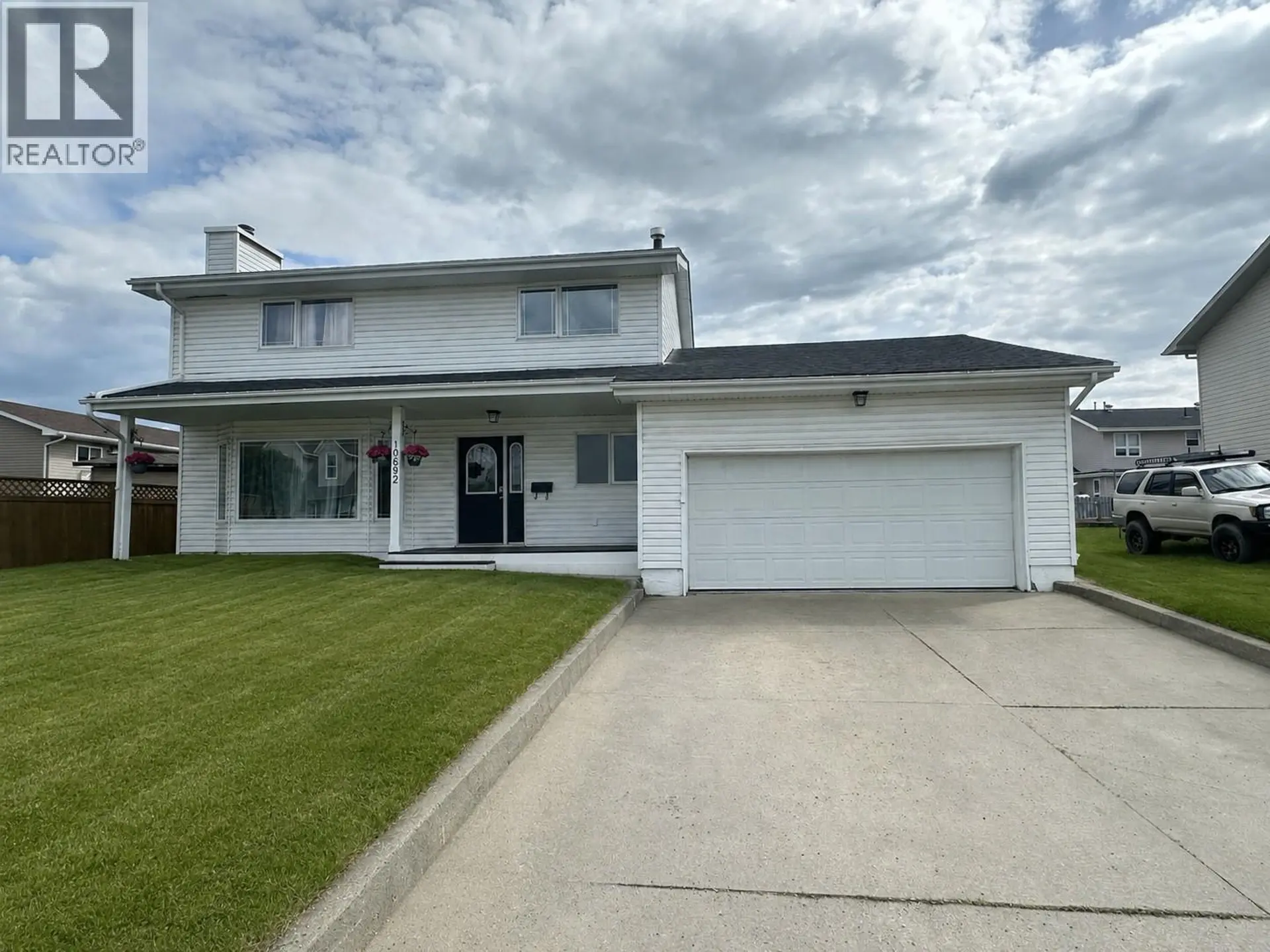 10692 Cottonwood Crescent - Image 1
