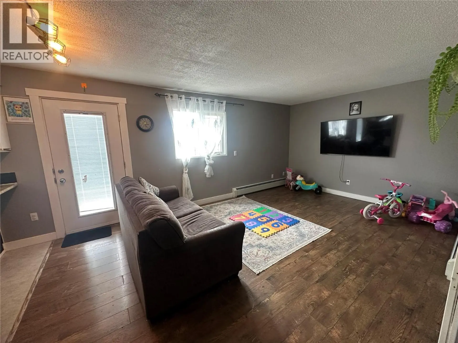 10692 Cottonwood Crescent - Image 8