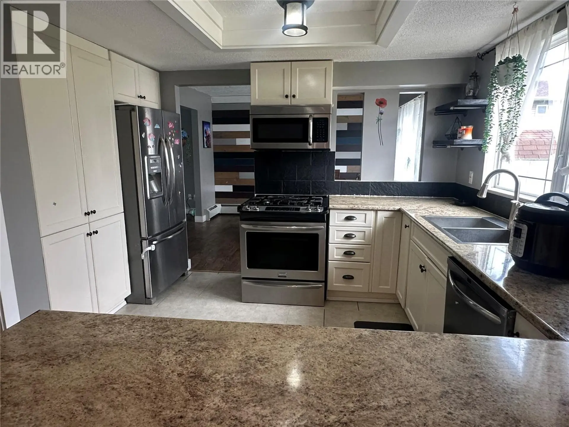 10692 Cottonwood Crescent - Image 3