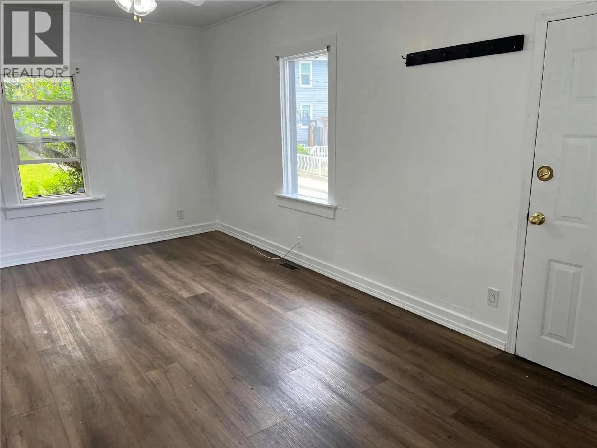 264 Old Rossland Avenue - Image 2