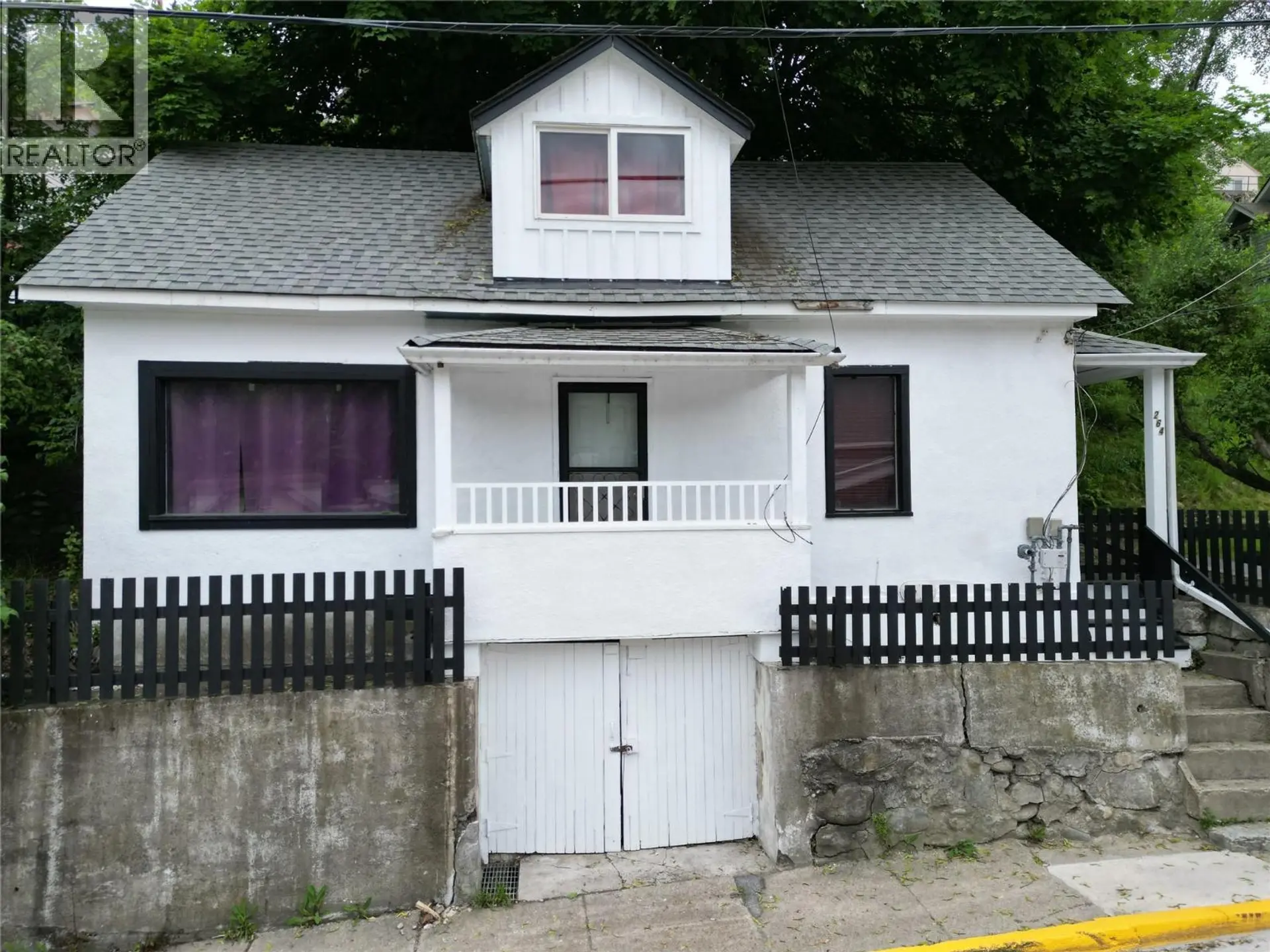264 Old Rossland Avenue - Image 1