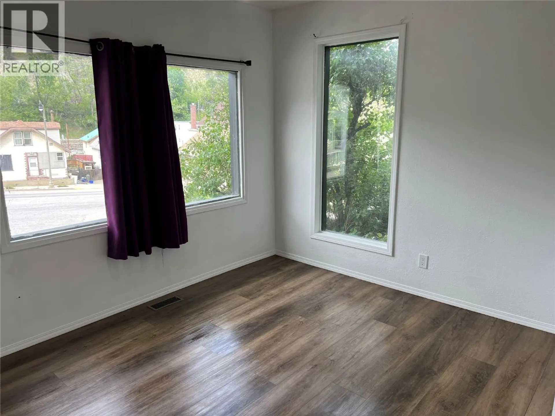 264 Old Rossland Avenue - Image 4