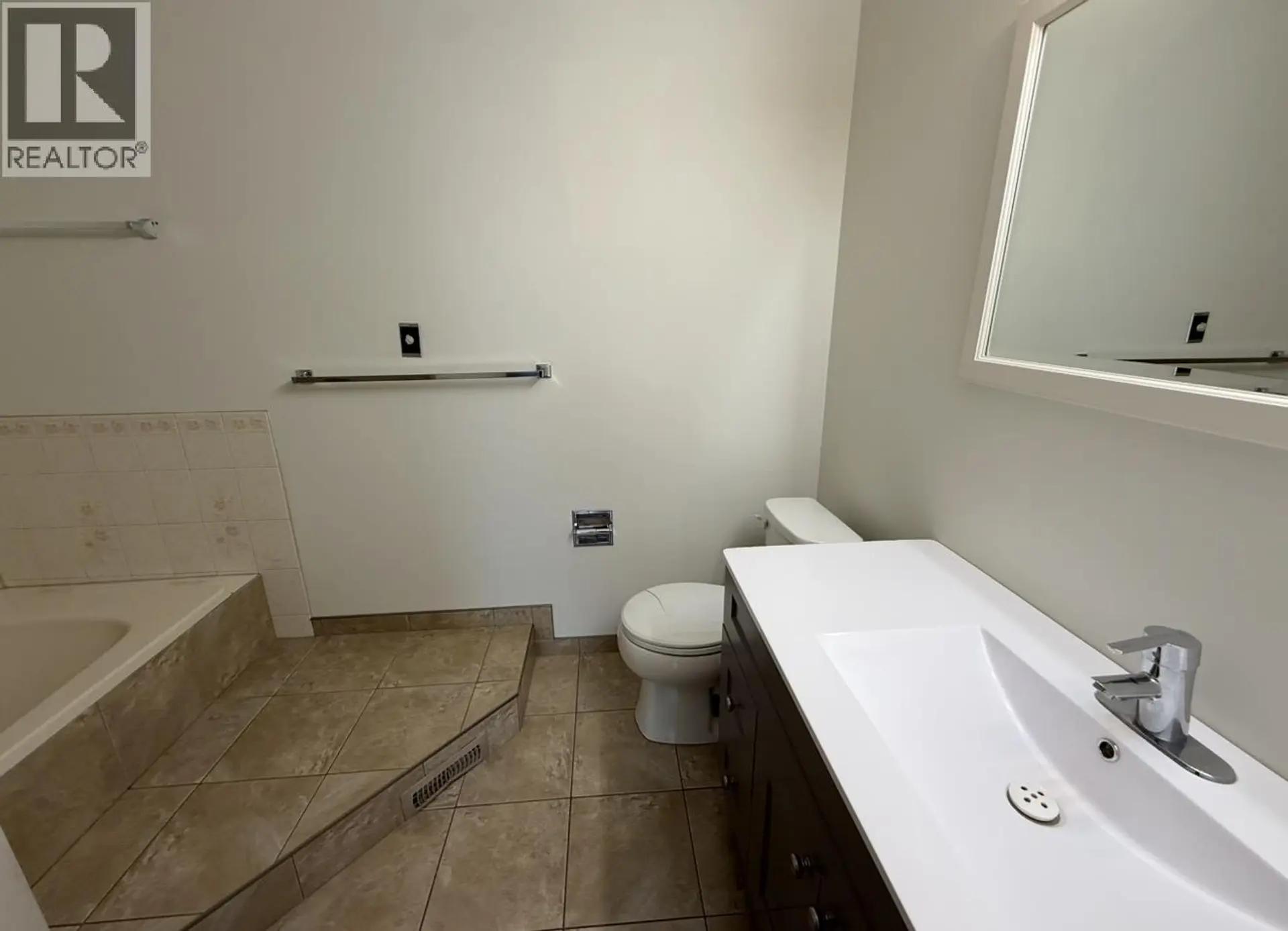 10611 114 AVENUE - Image 9