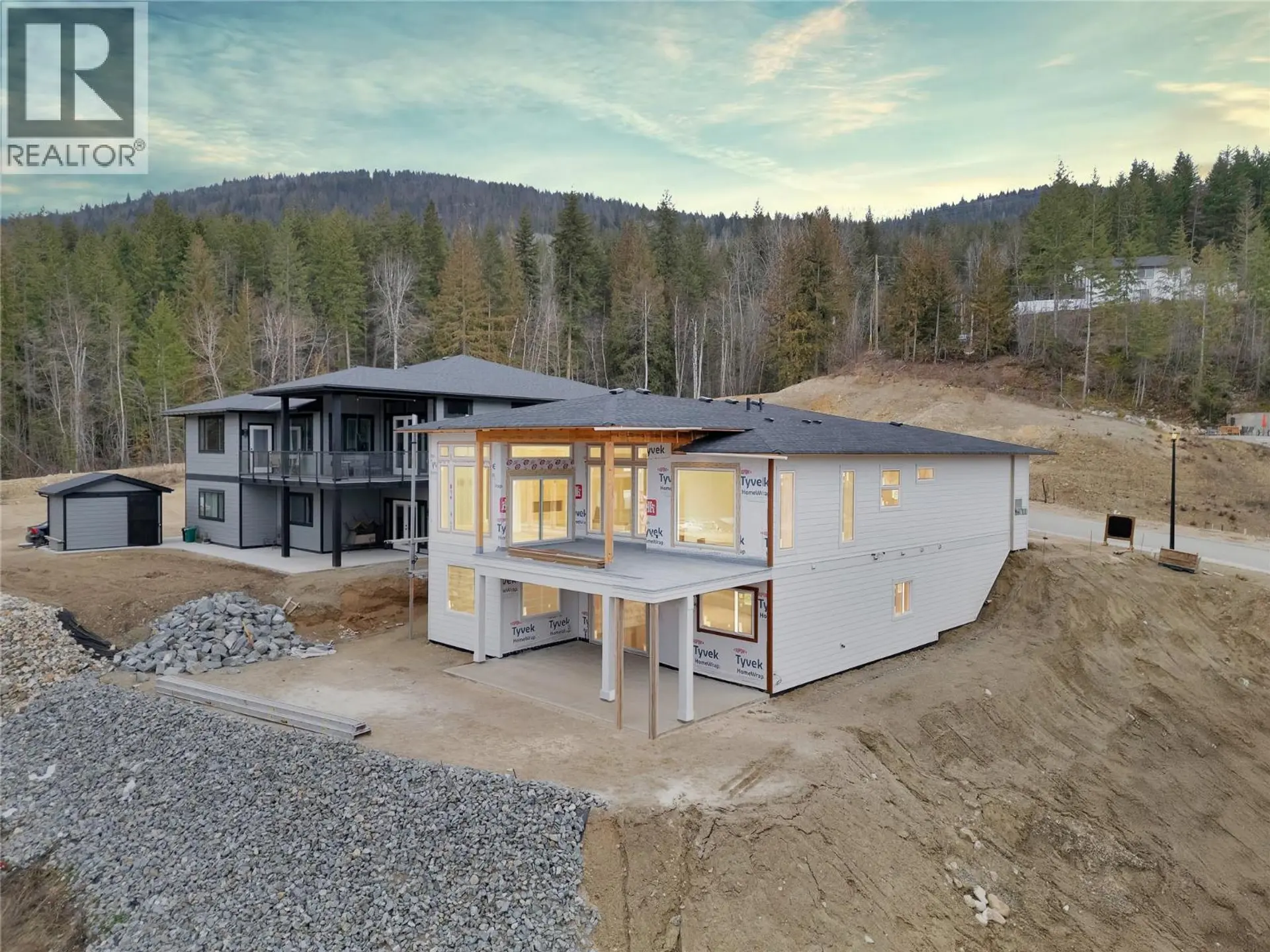 931 25 Avenue SW - Image 2