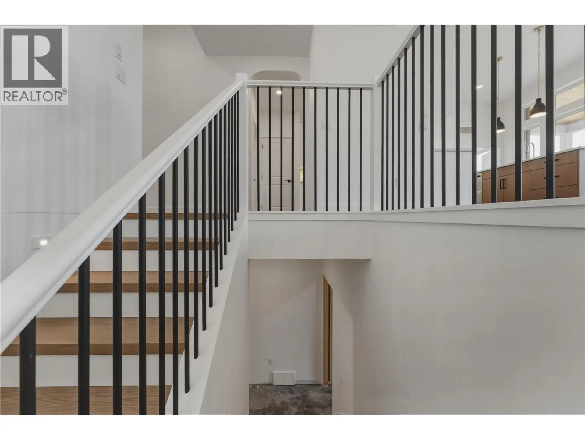 931 25 Avenue SW - Image 9