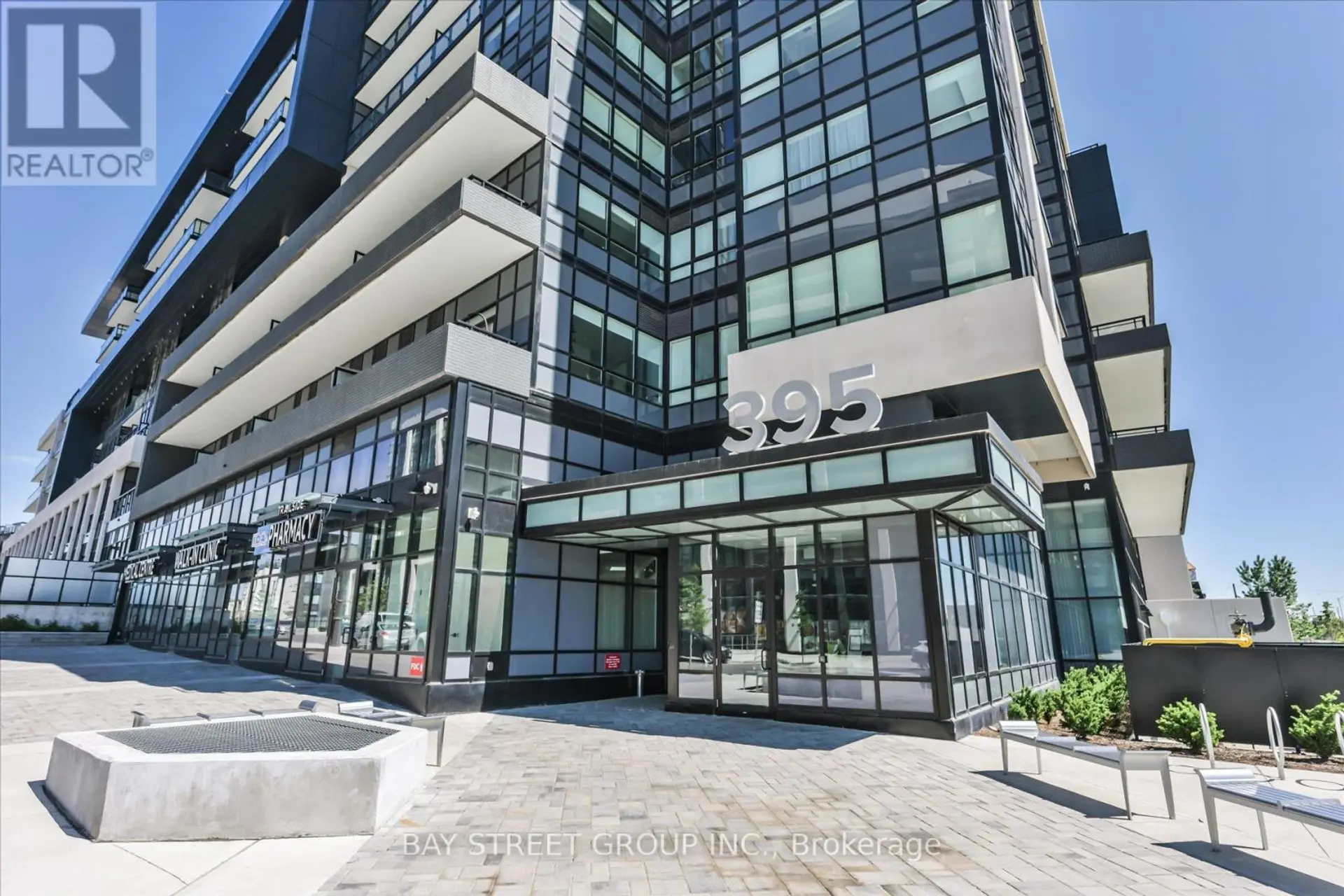 #130 395 DUNDAS STREET W - Image 1