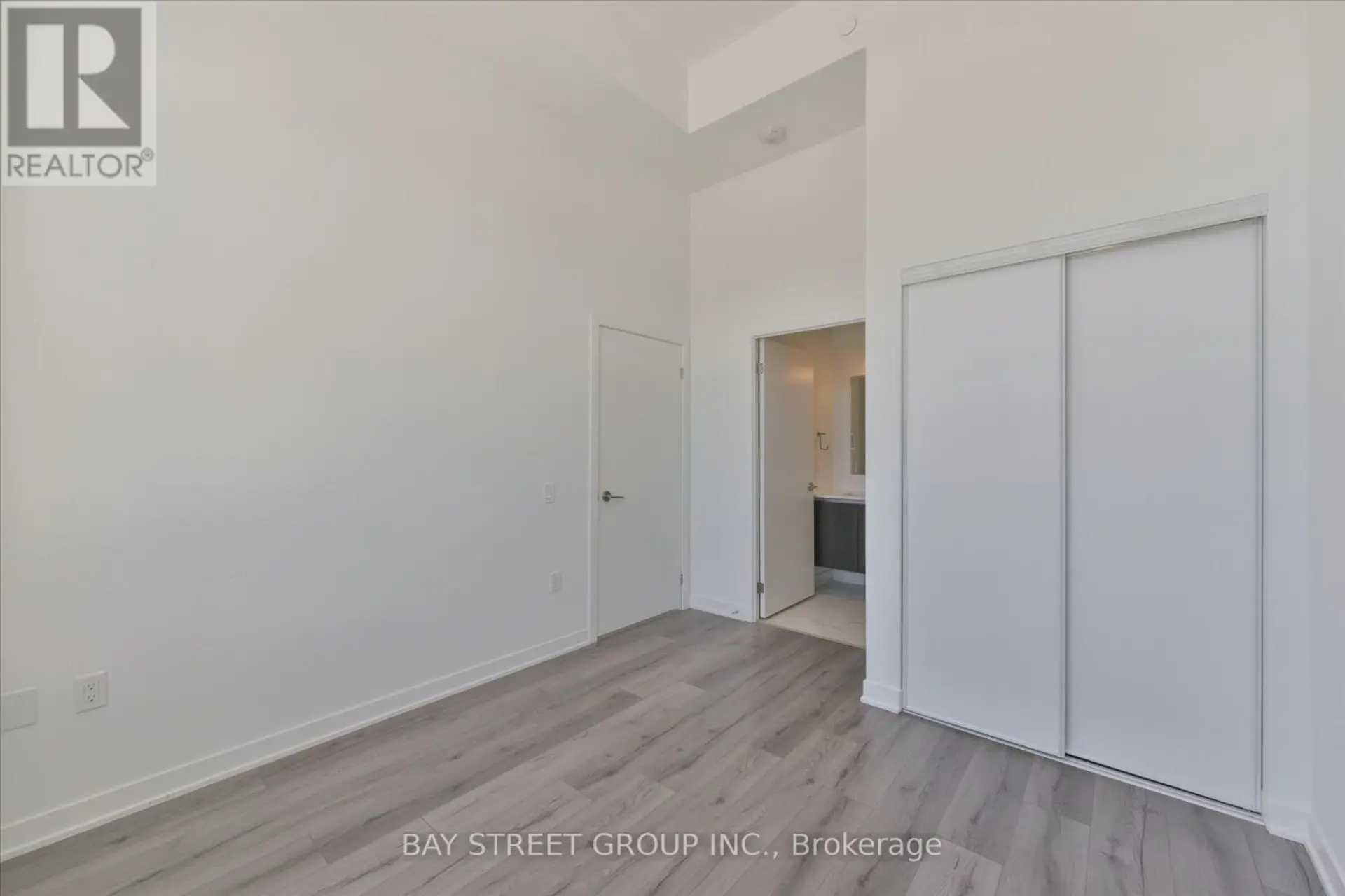 #130 395 DUNDAS STREET W - Image 7