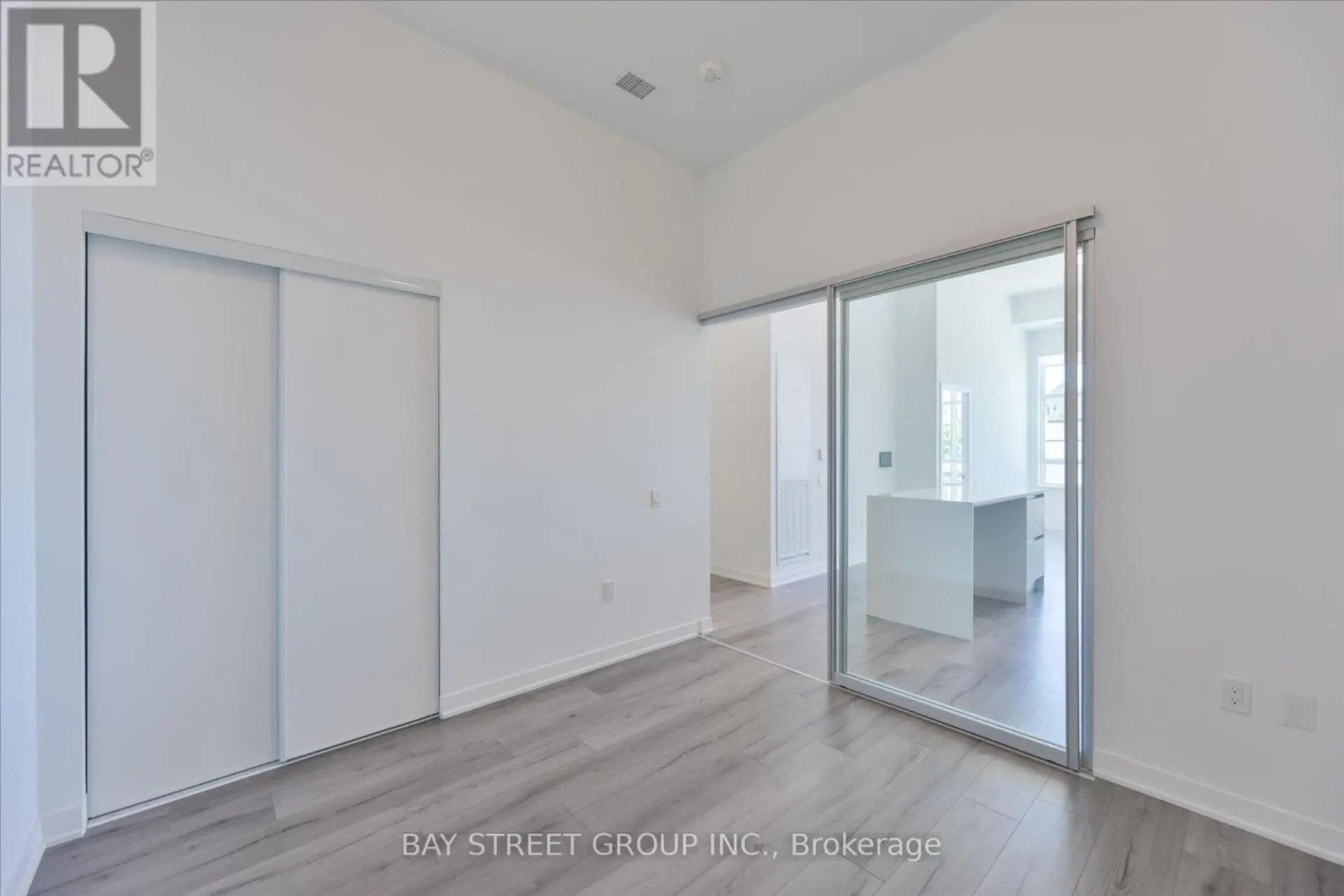 #130 395 DUNDAS STREET W - Image 9