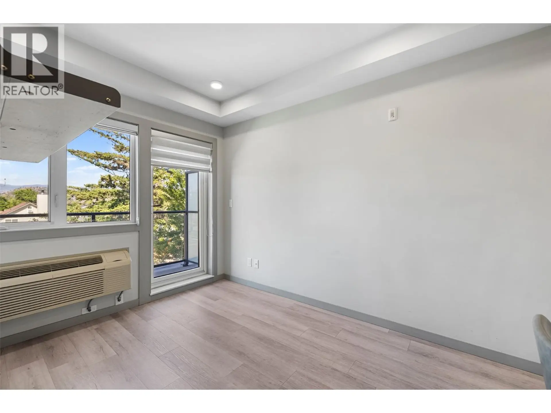 #201 345 dougall Road N - Image 9