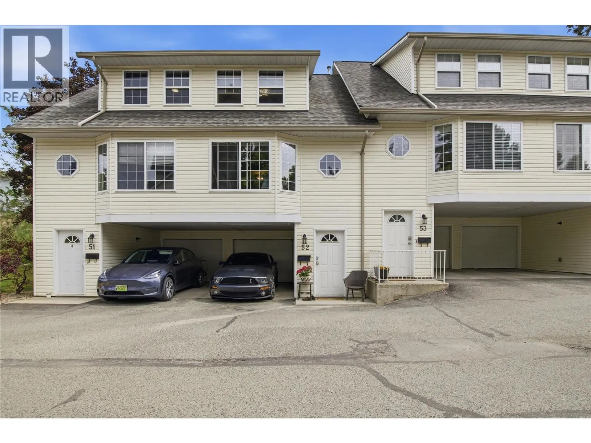 #52 2020 Robson Place - Image 2