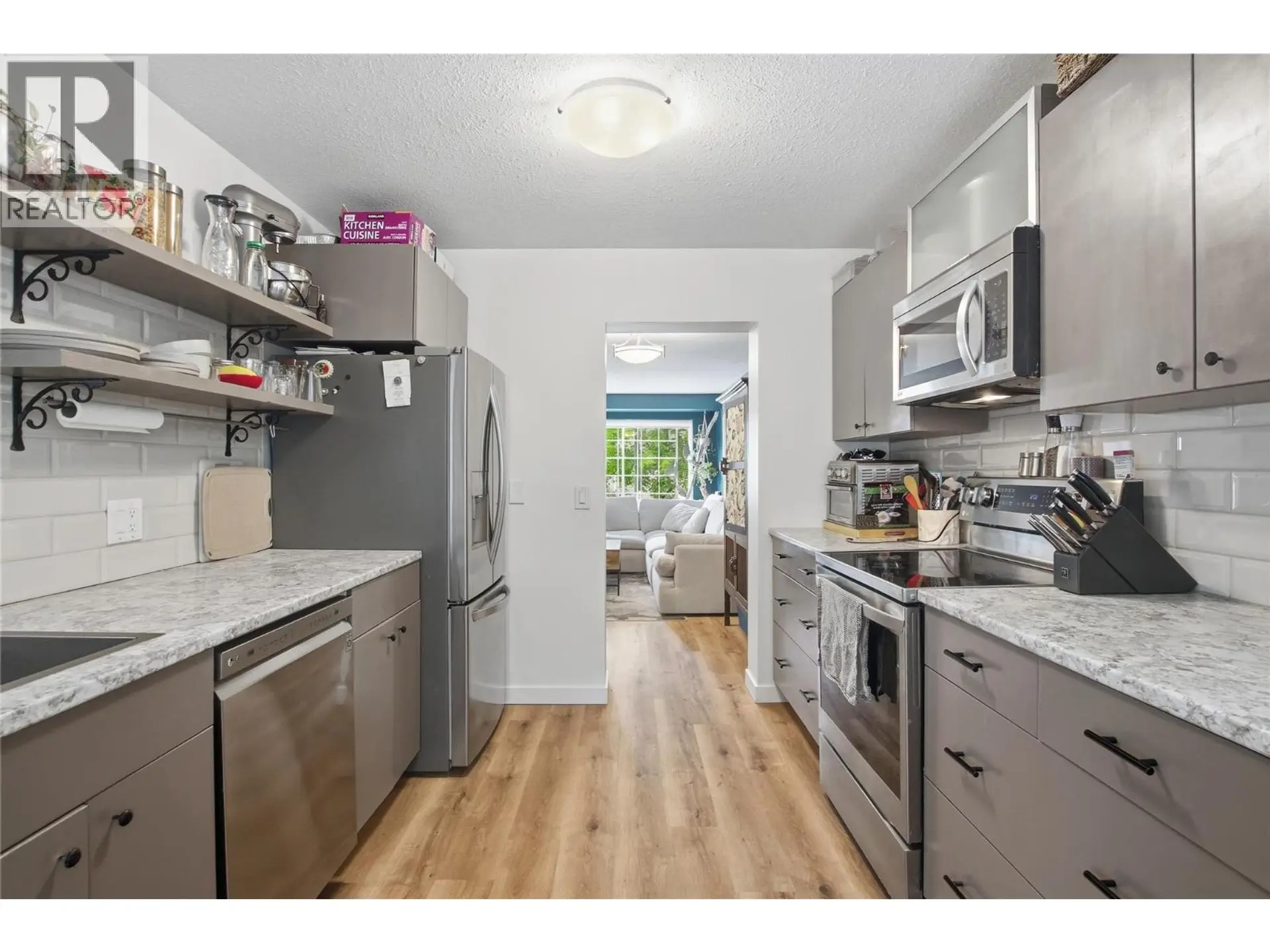 #52 2020 Robson Place - Image 5