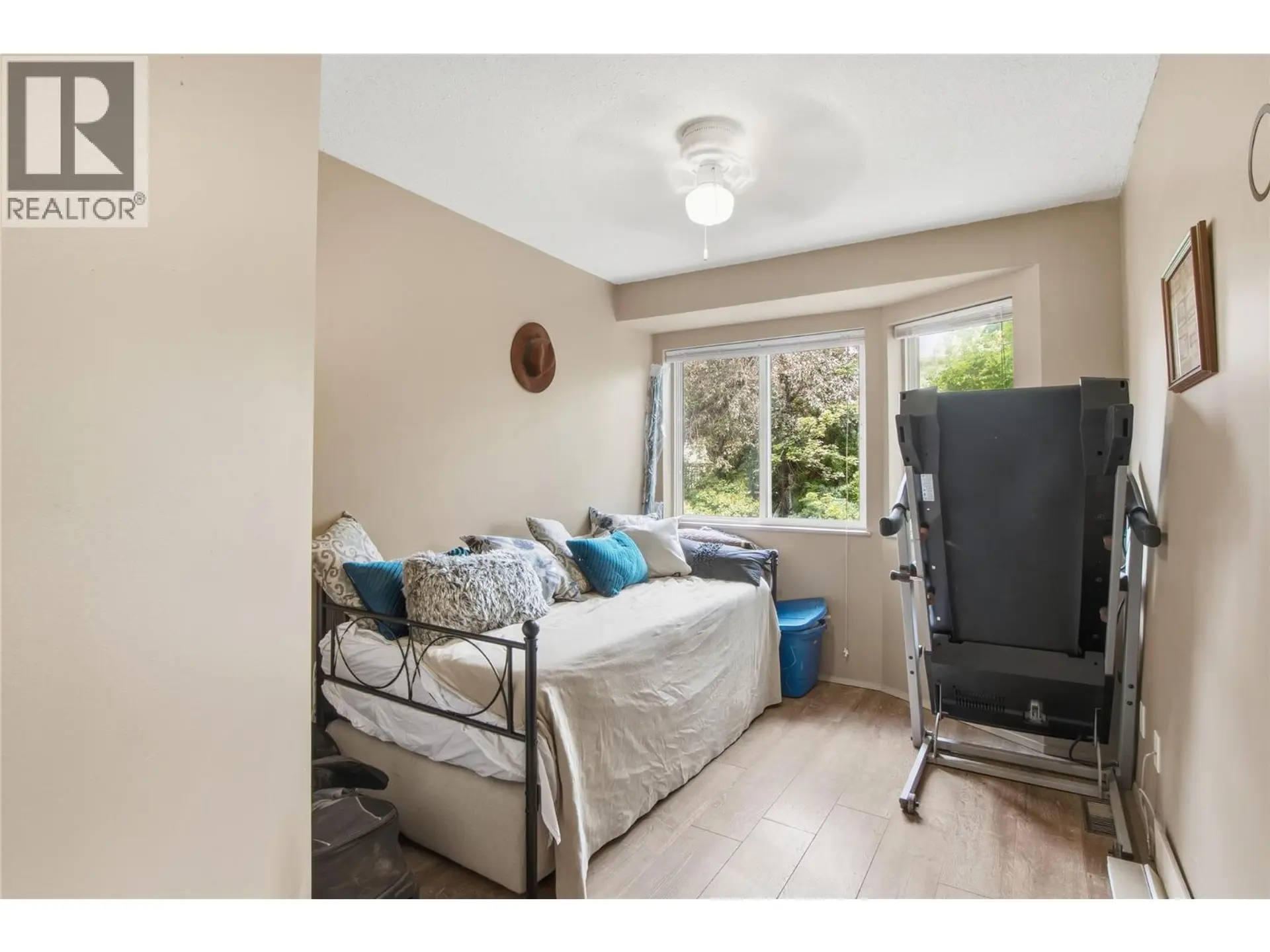 #52 2020 Robson Place - Image 7