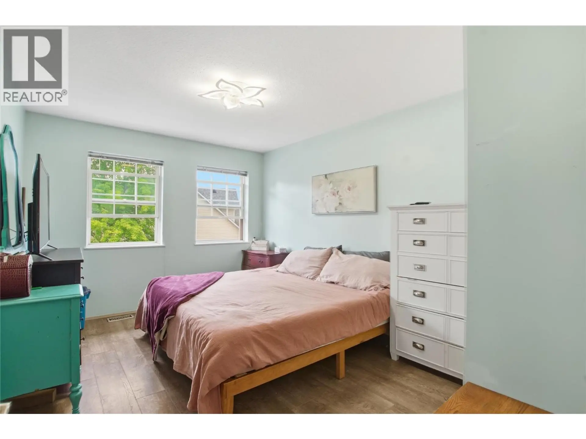 #52 2020 Robson Place - Image 9