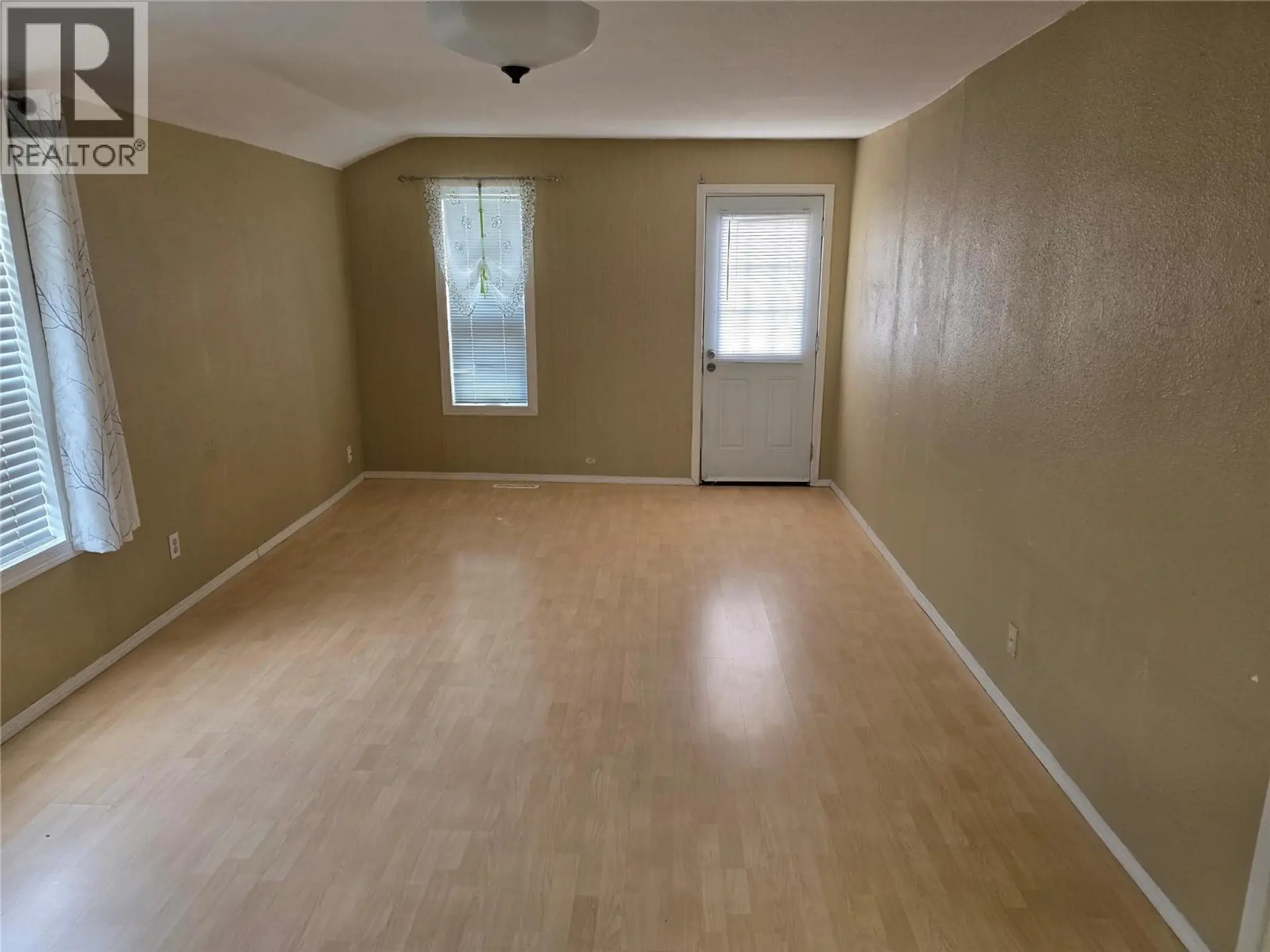 700 99 Avenue - Image 3