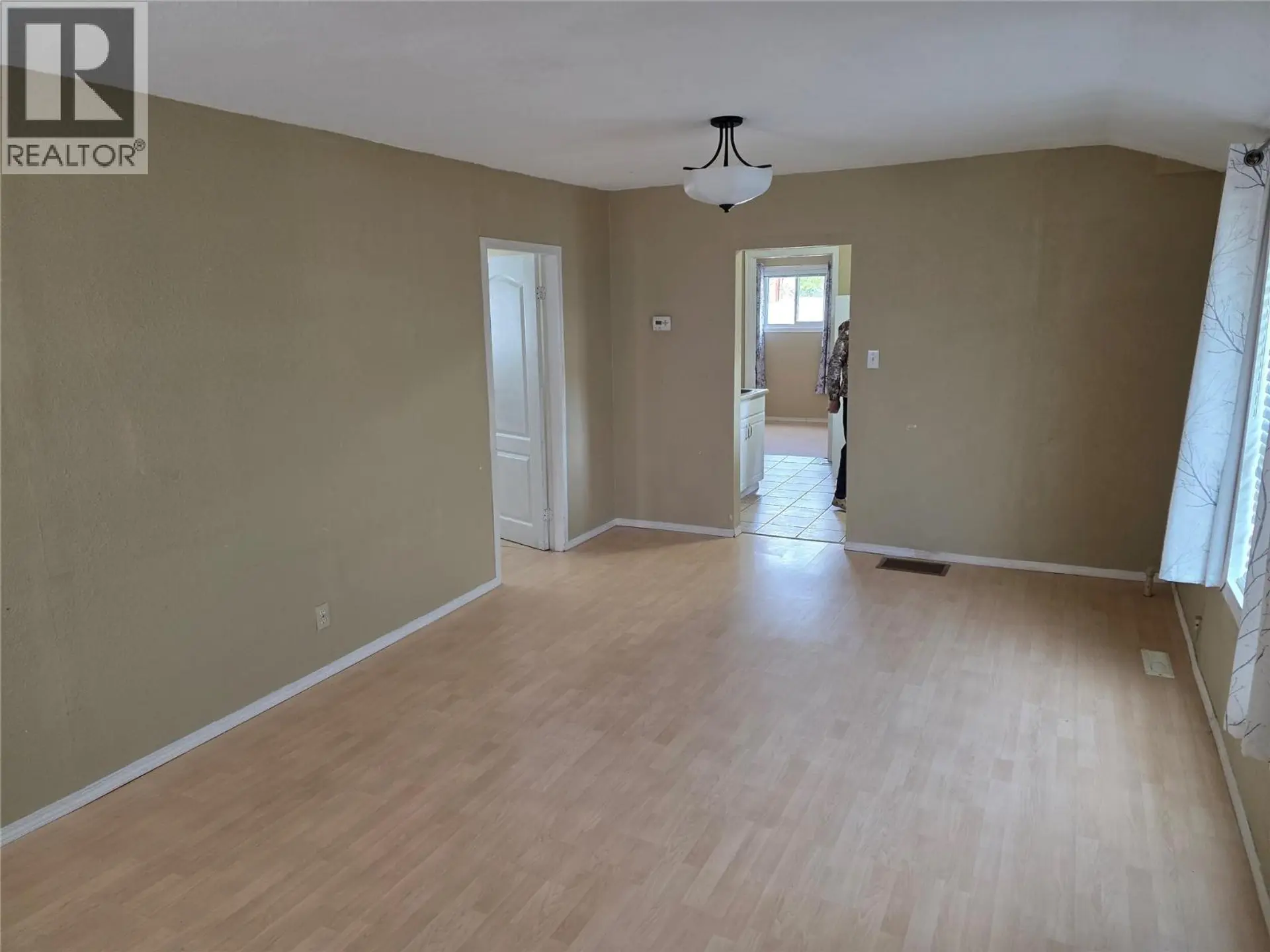 700 99 Avenue - Image 2