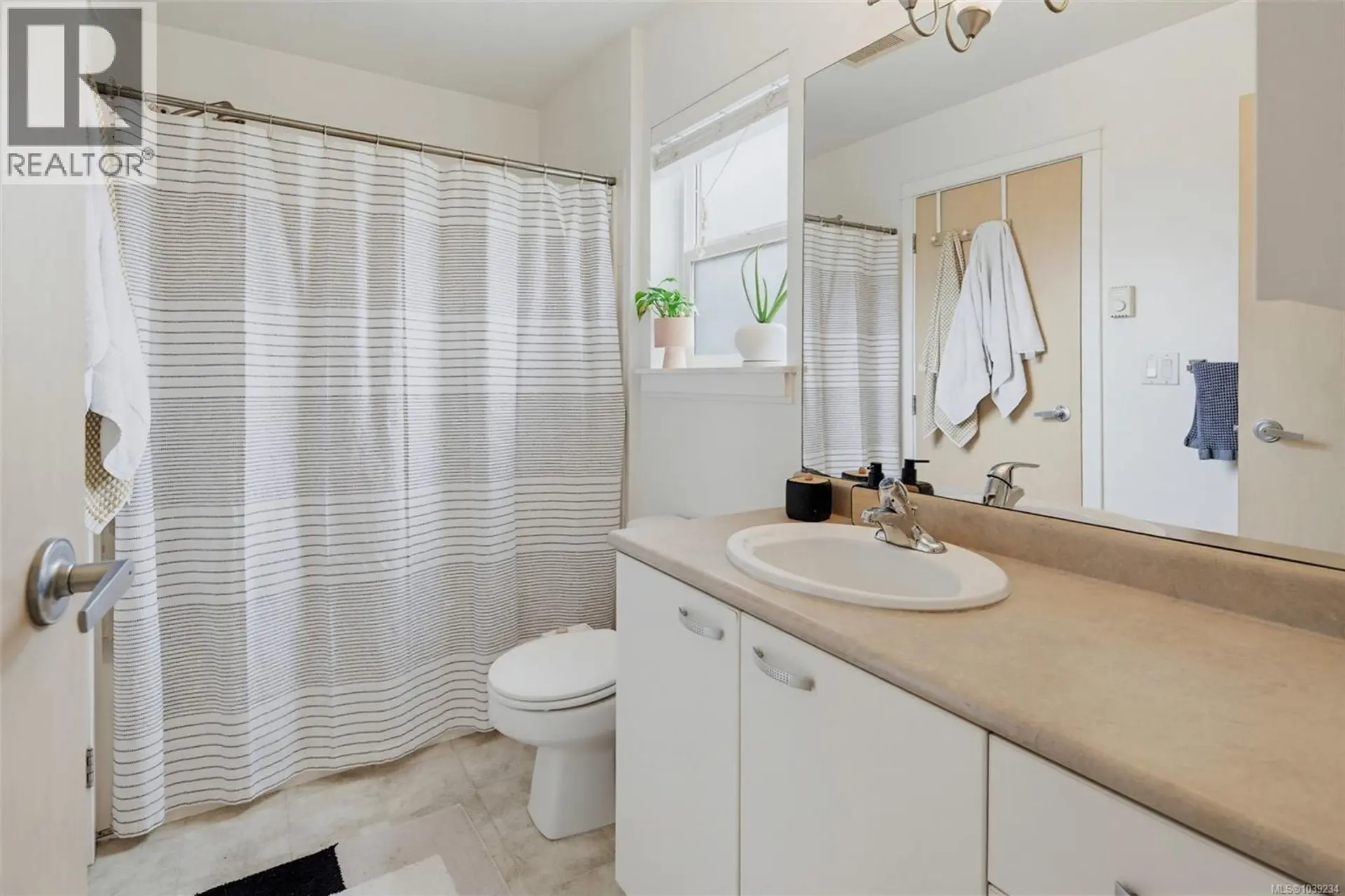 #16 1019 North Park St - Image 15