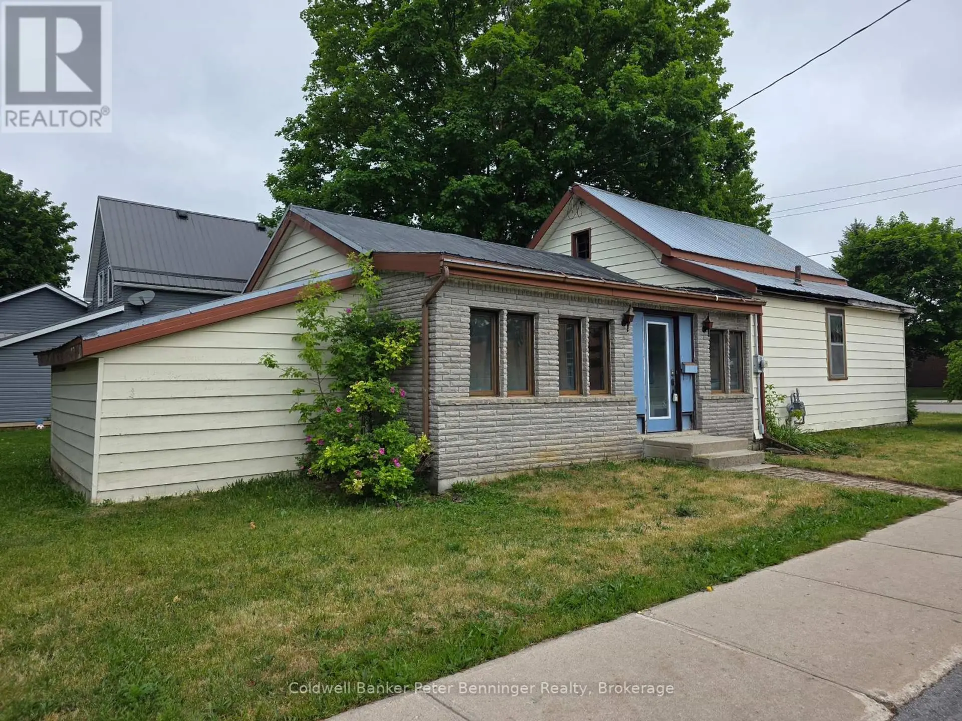 21 PETER STREET S - Image 1