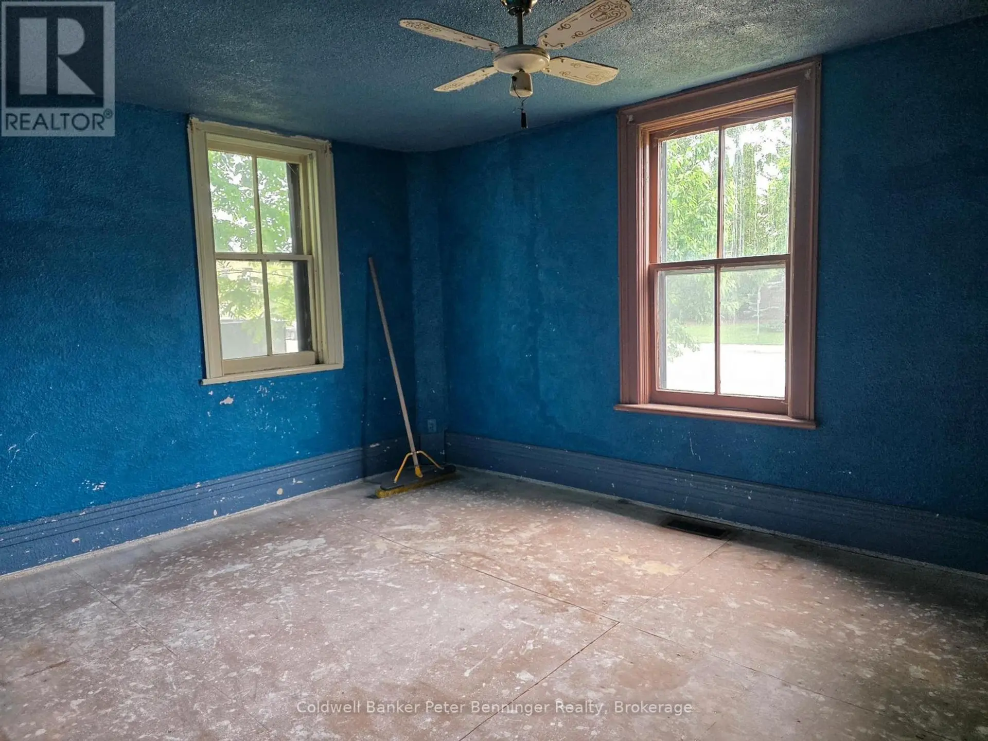 21 PETER STREET S - Image 12