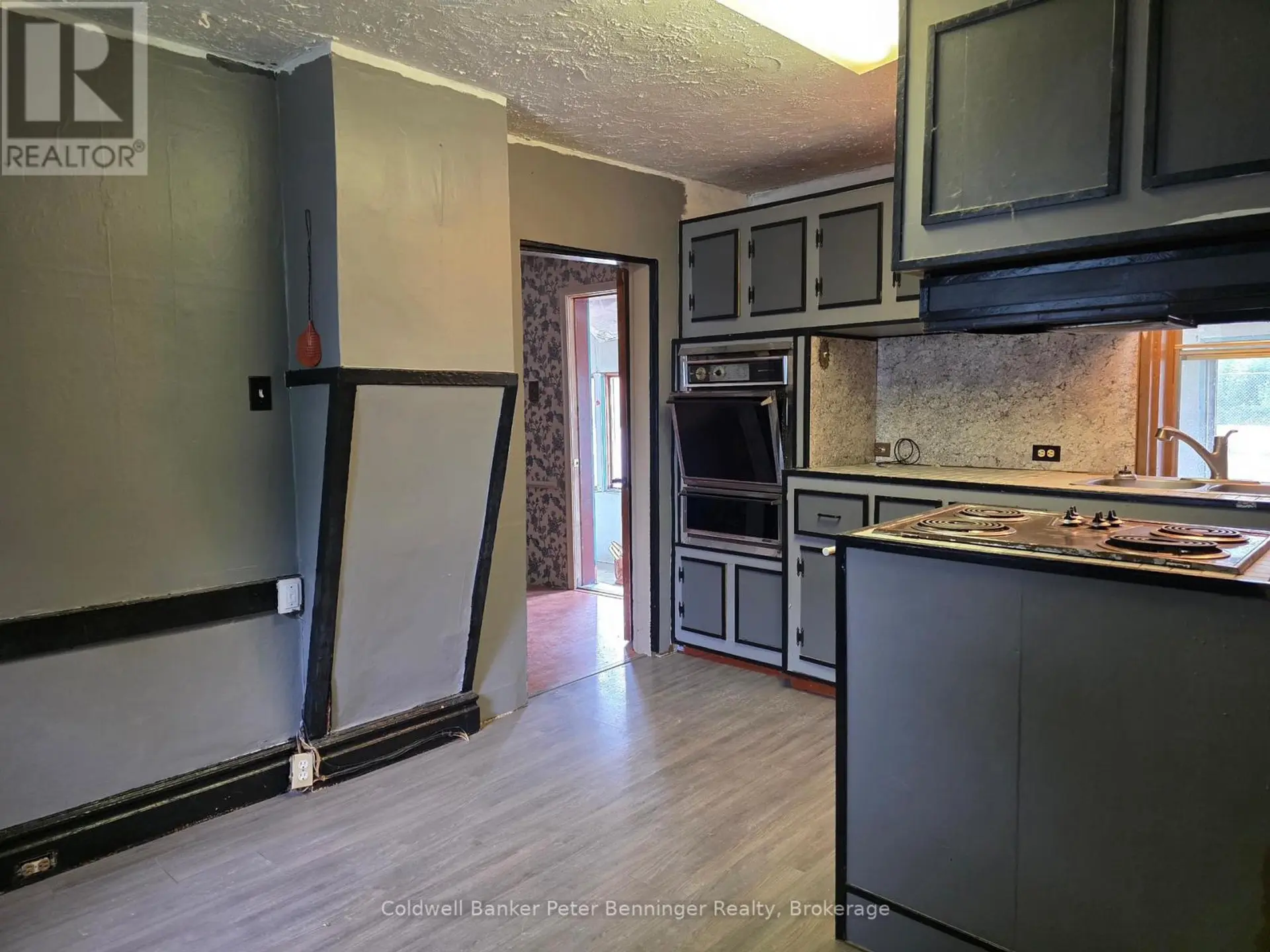 21 PETER STREET S - Image 7