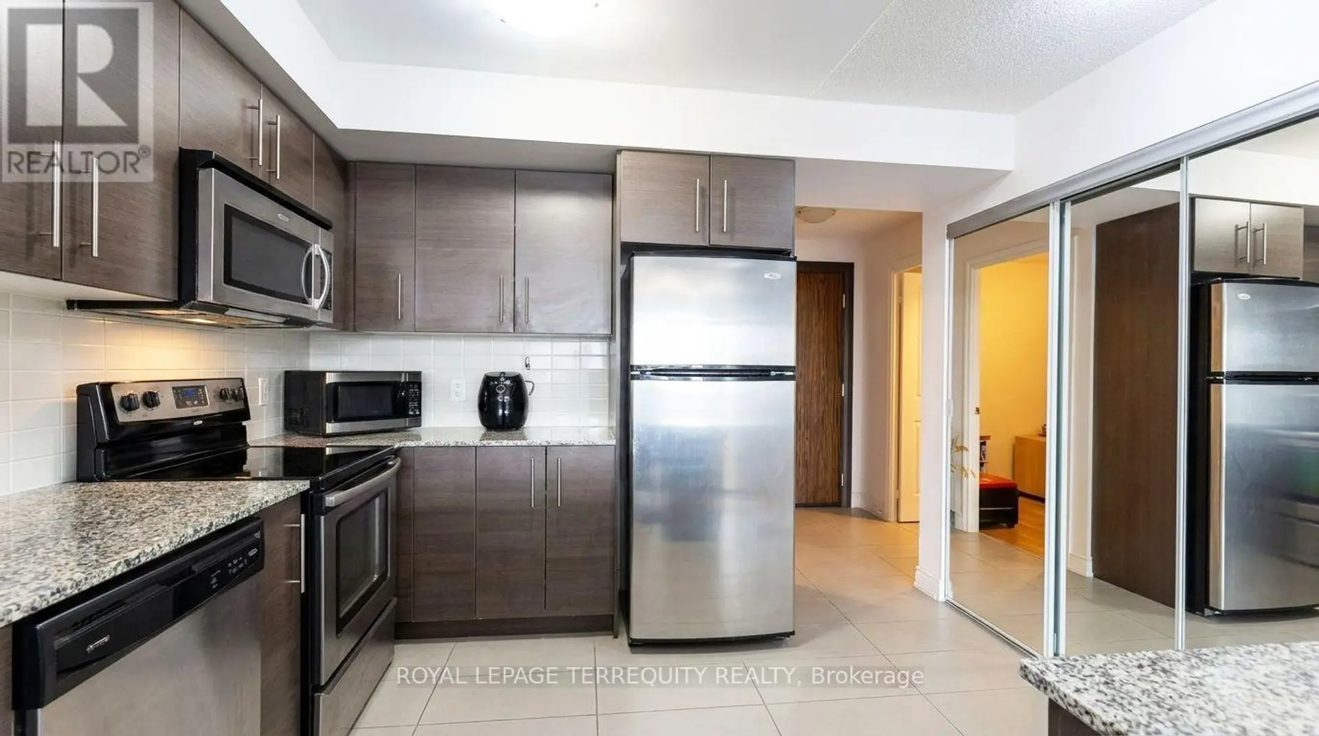#709 253 SOUTH PARK ROAD - Image 8
