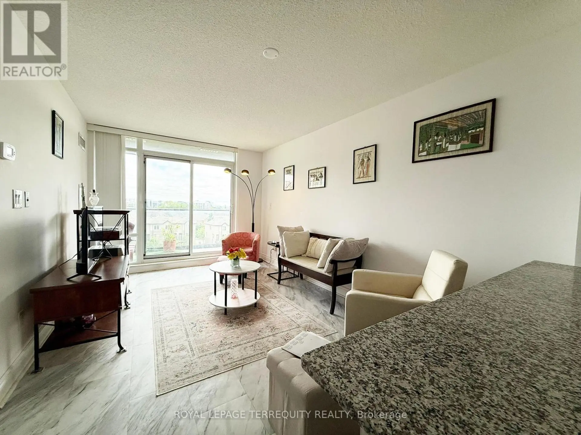 #709 253 SOUTH PARK ROAD - Image 2