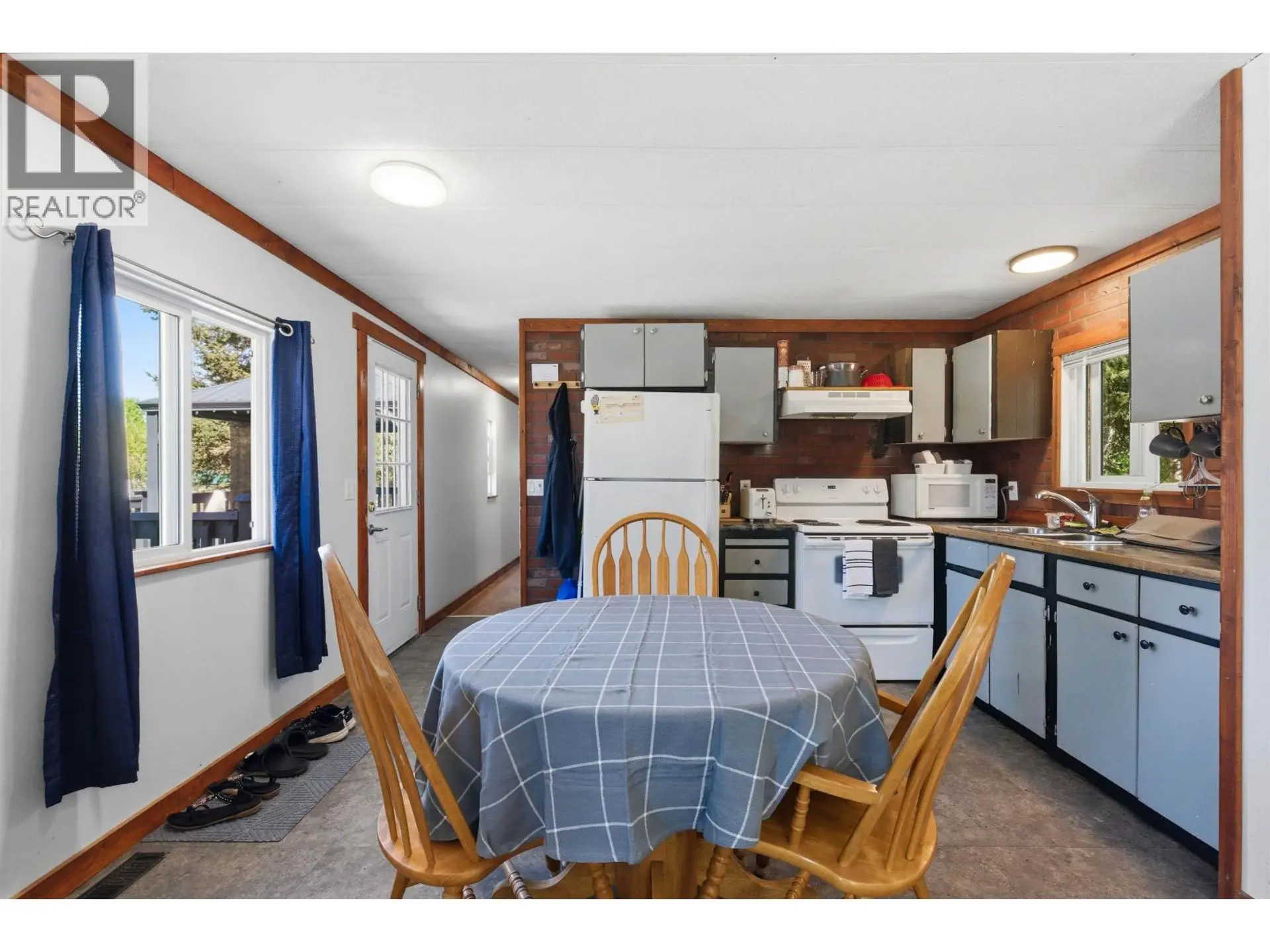 173 WESTCOAST ROAD - Image 4