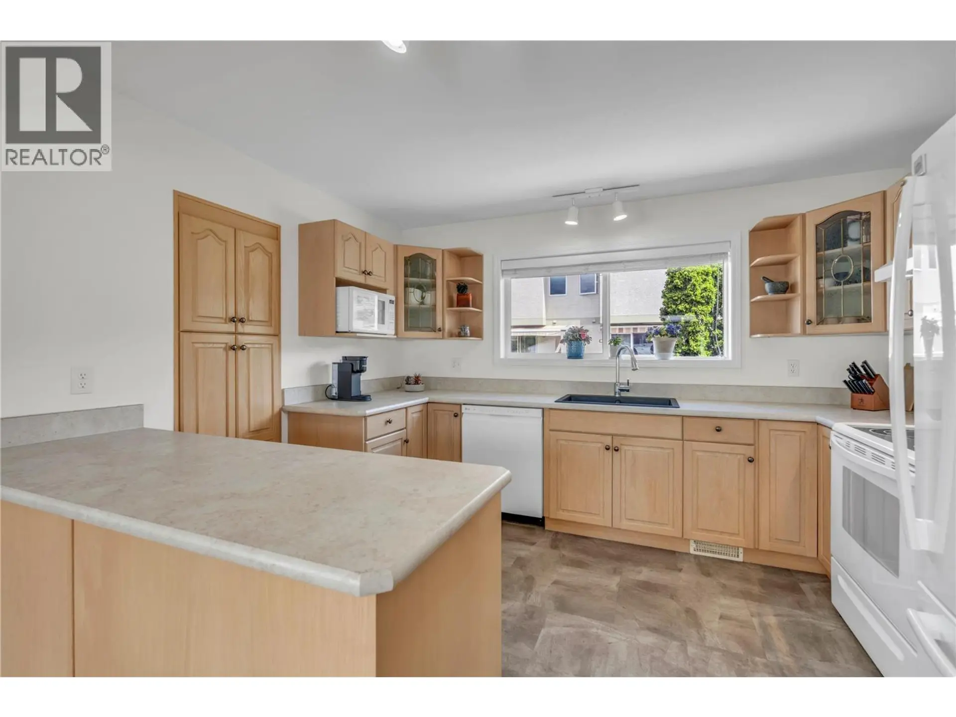 #103 166 Green Avenue W - Image 3