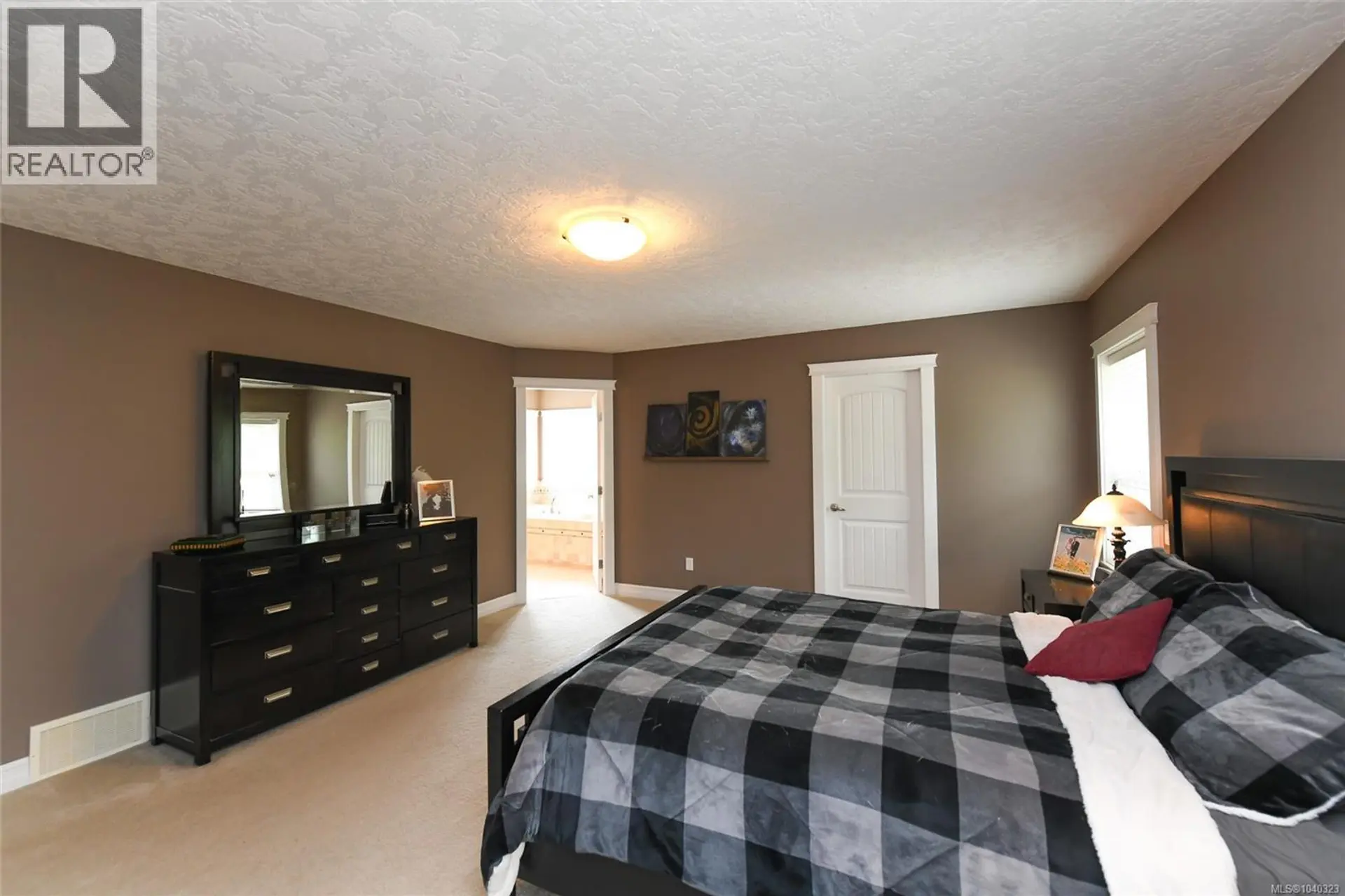 2452 Avro Arrow Dr - Image 11
