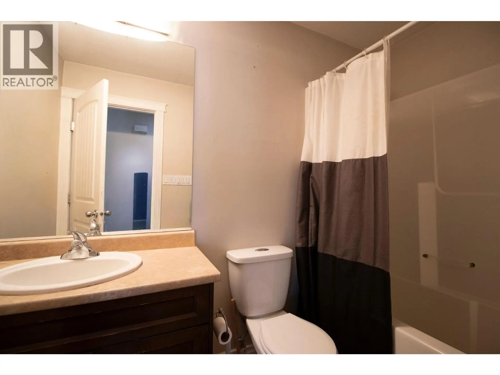 9704 118 AVENUE - Image 14