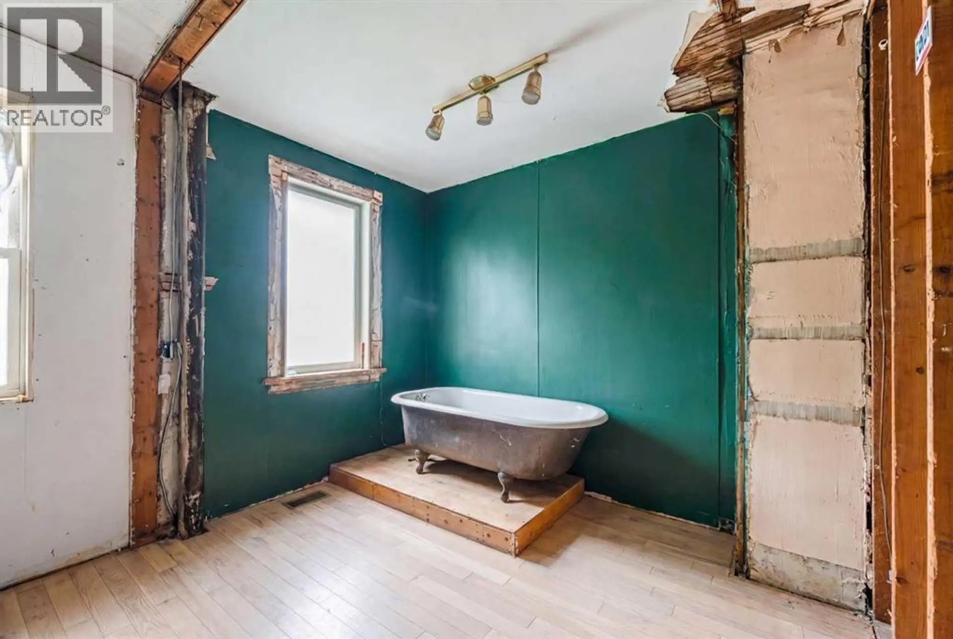 2108 8 Street SE - Image 8