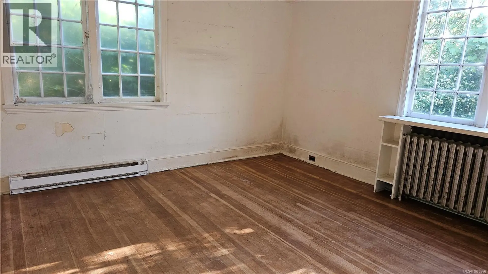 832 Lampson St - Image 12