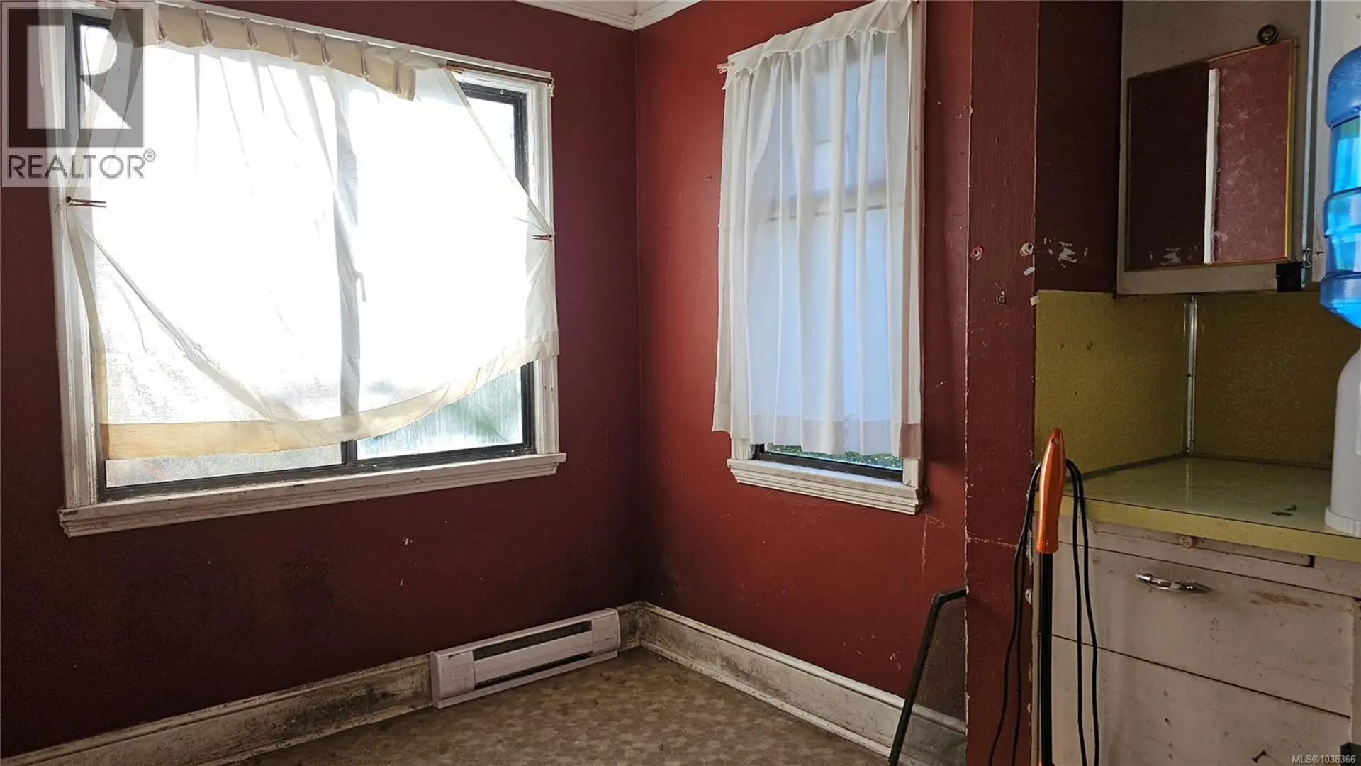 832 Lampson St - Image 16