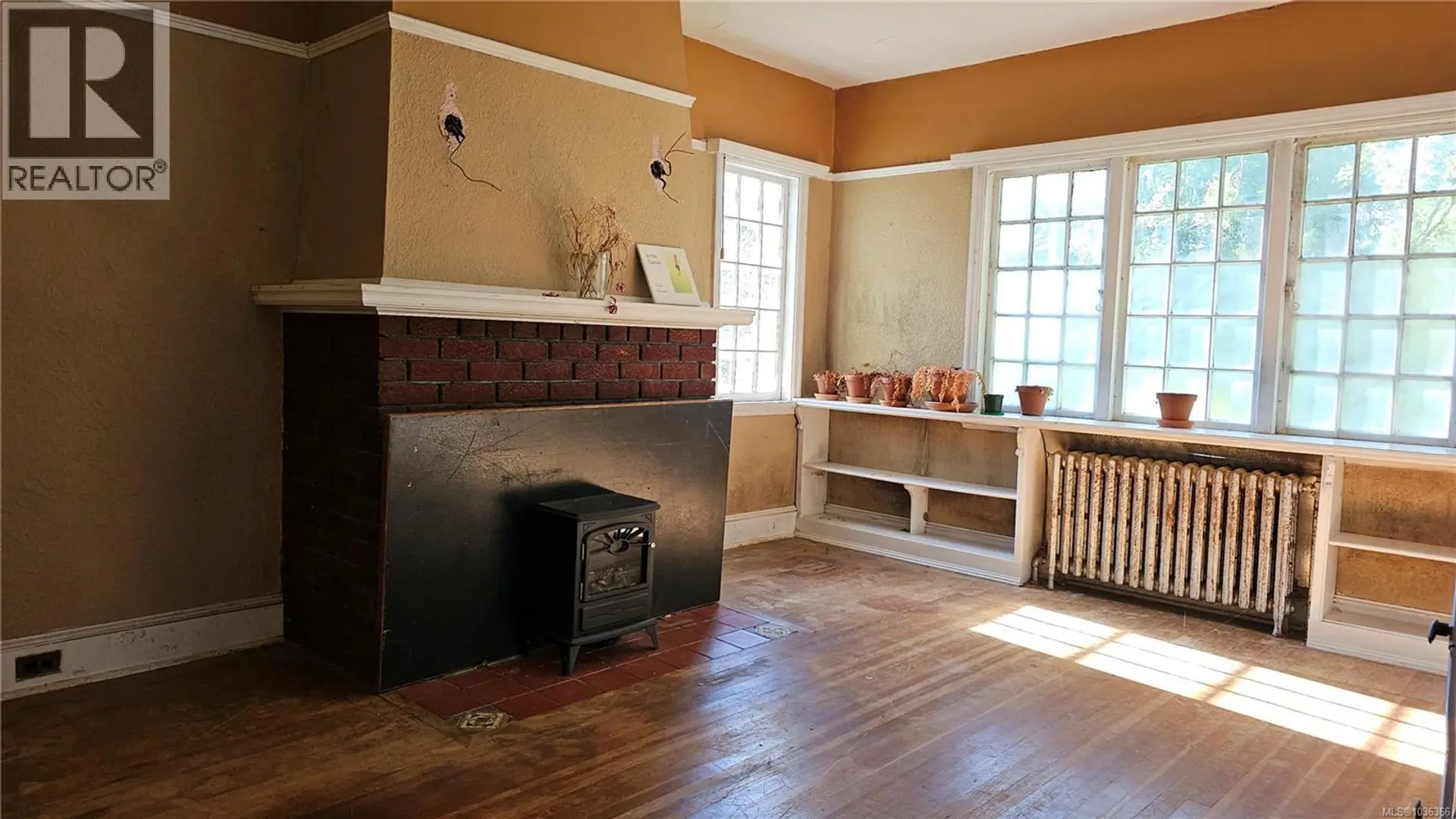 832 Lampson St - Image 18