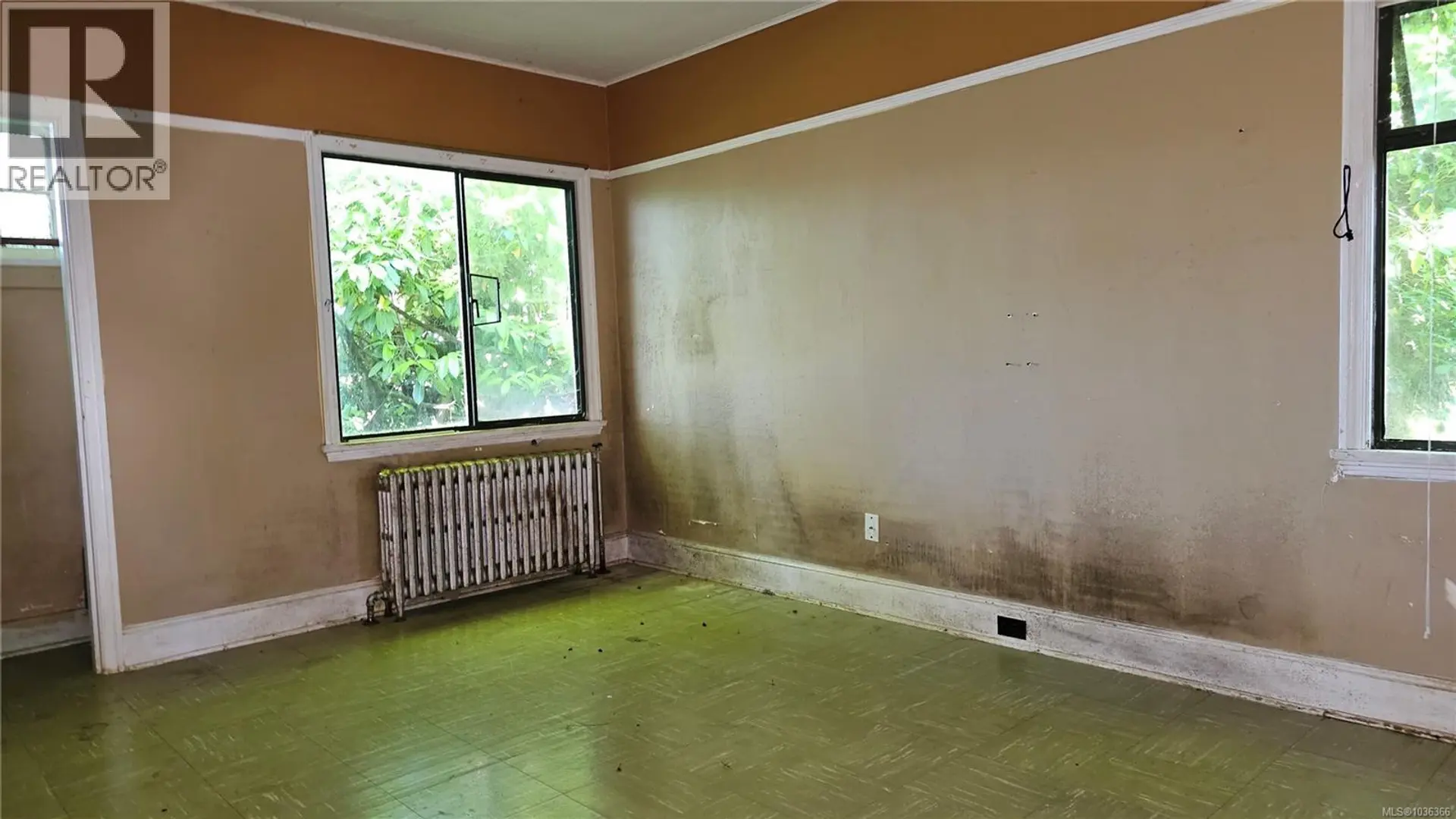 832 Lampson St - Image 19