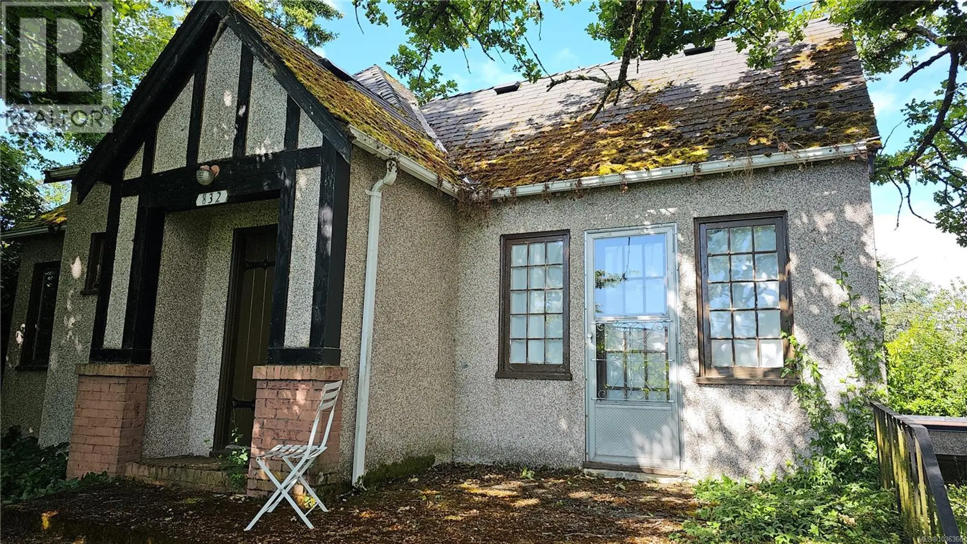 832 Lampson St - Image 1
